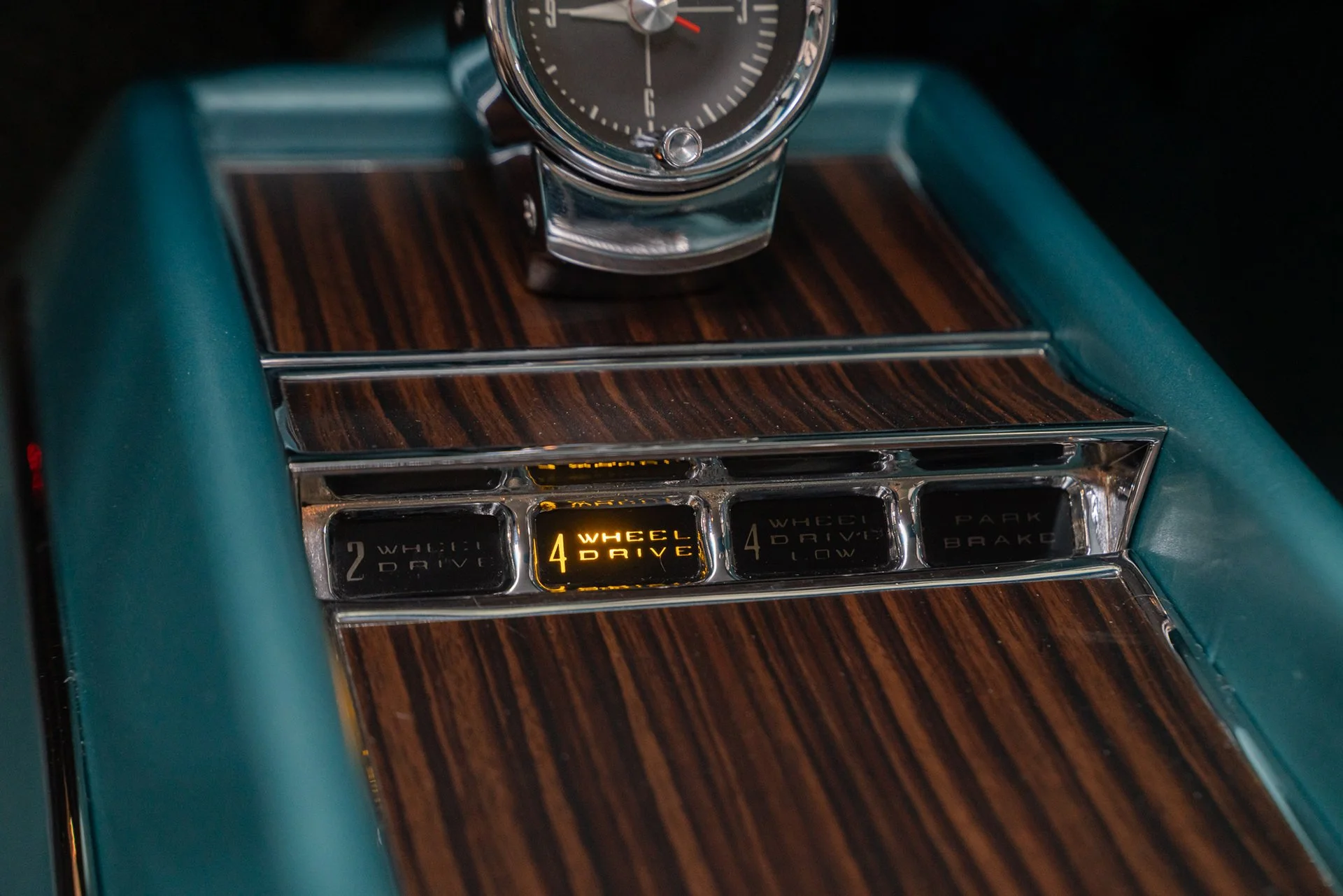 jeep-super-wagoneer-interior-woodgrain-vinyl-kit-09.jpg