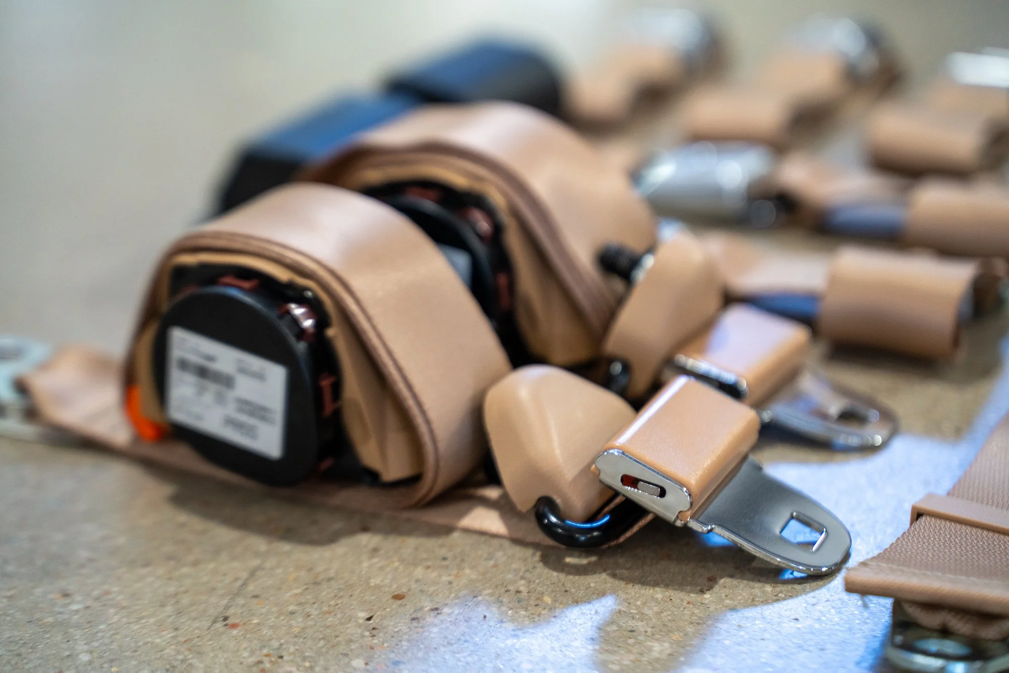 Jeep seat belt colors lineup – black, tan, burgundy, nutmeg, and navy blue options