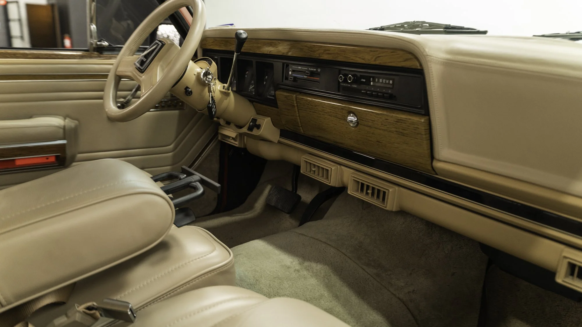 grand-wagoneer-interior-restoration-07.jpg