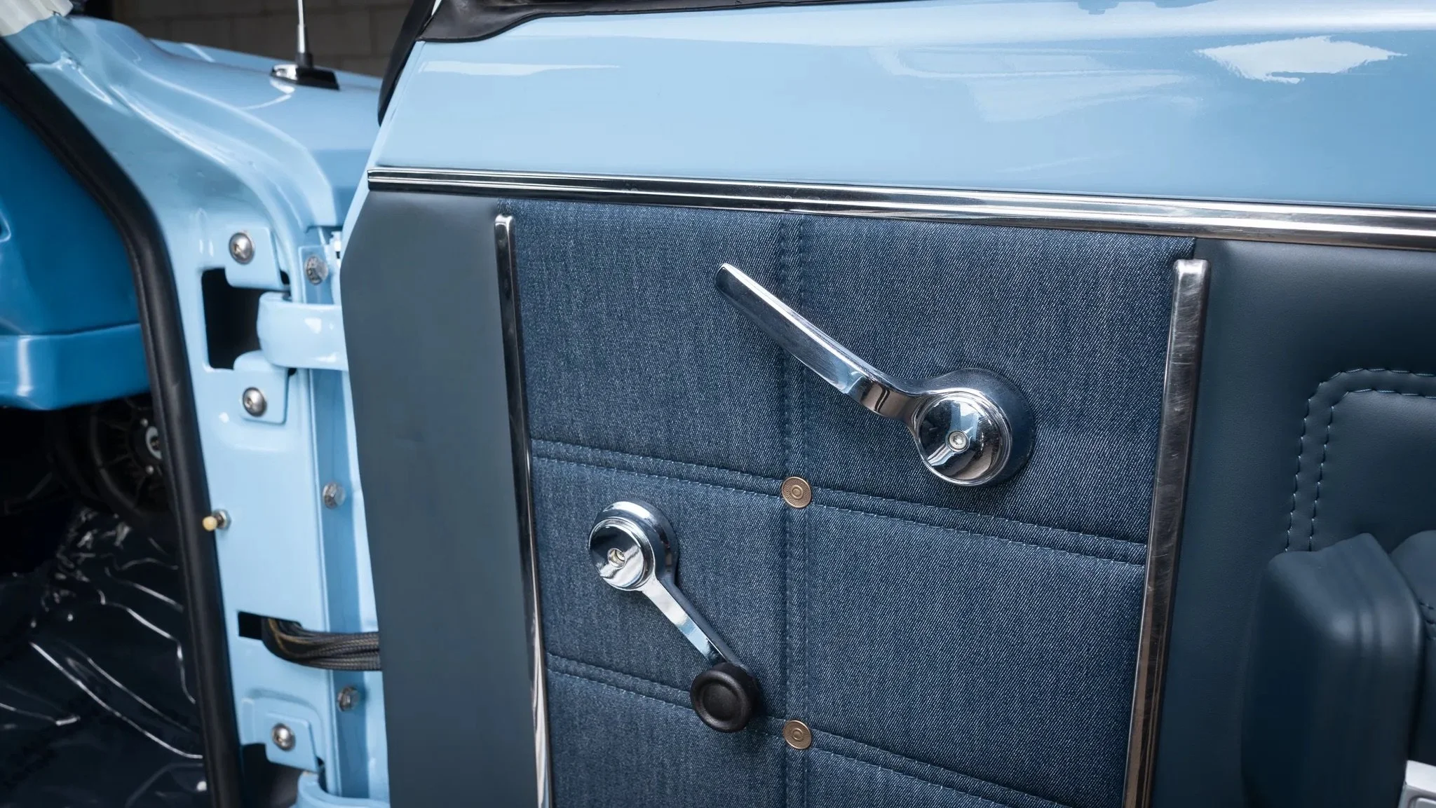 jeep-cherokee-j-truck-interior-door-panel-trim-moldings-06.jpeg