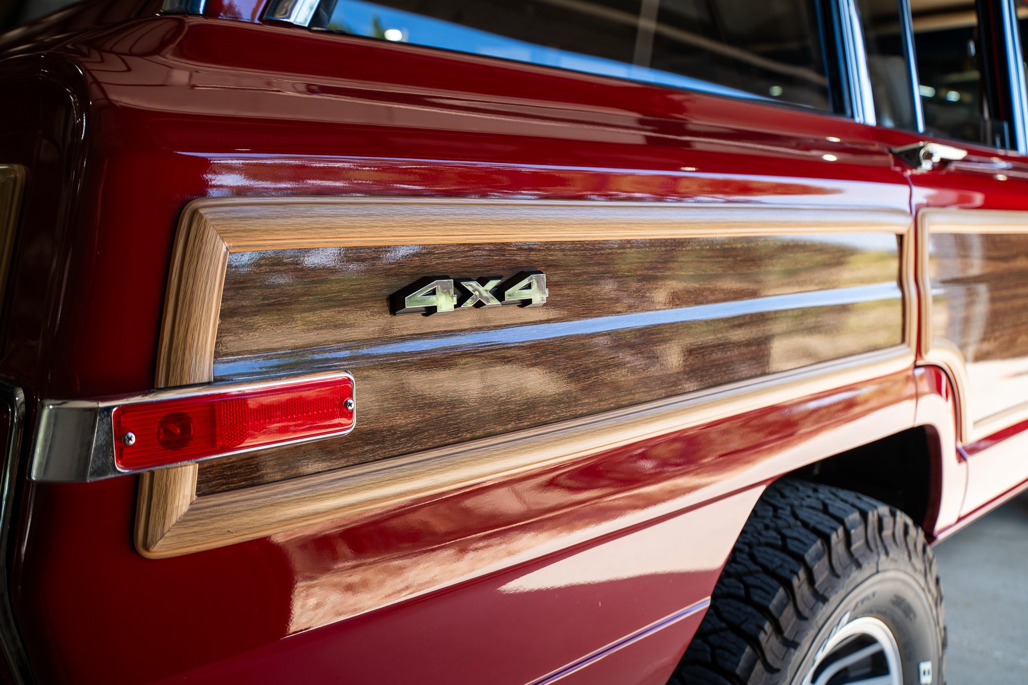 jeep-wagoneer-grand-wagoneer-exterior-woodgrain-vinyl-kit-04.jpg