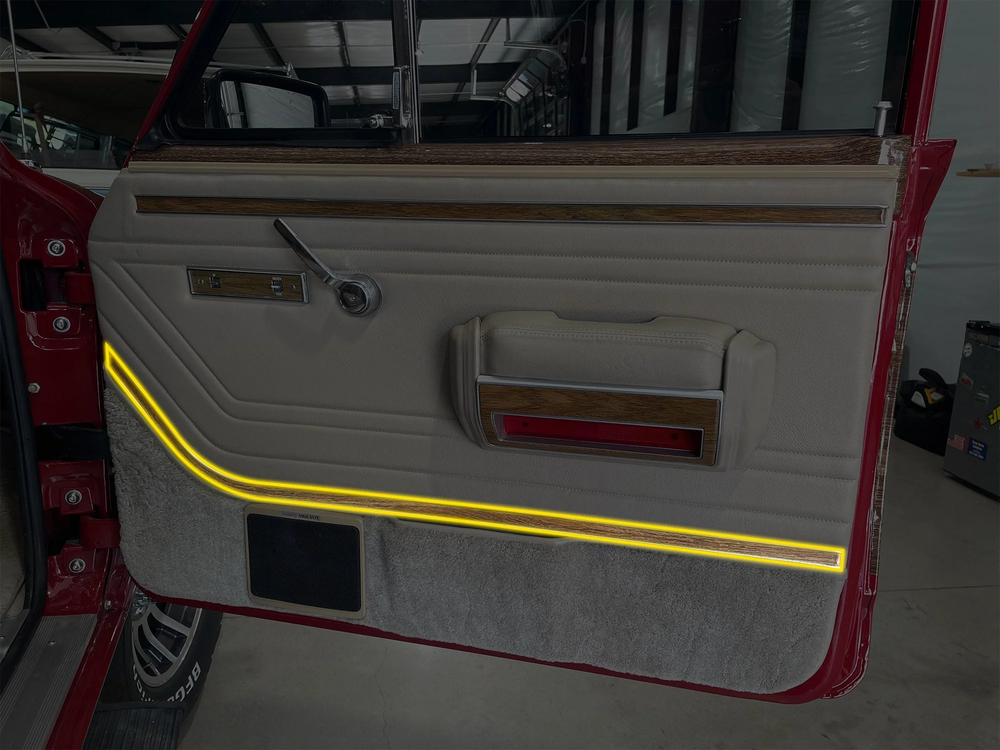 jeep-grand-wagoneer-interior-woodgrain-door-trim-09.jpg