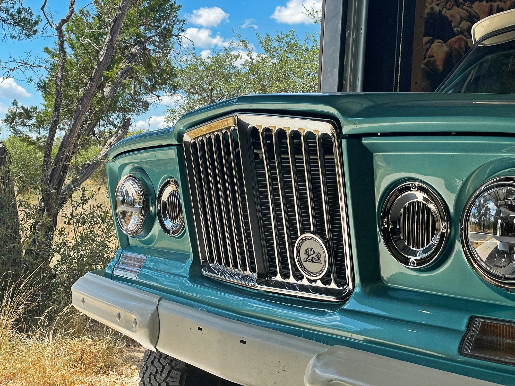 restored-jeep-wagoneer-rhino-grille-06.jpg