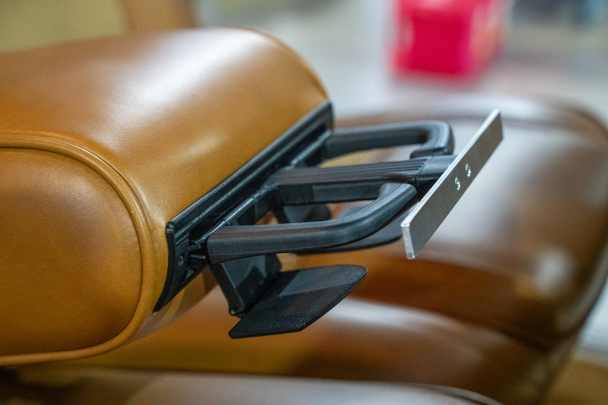 Full-size Jeep front bench seat with upgraded cupholder