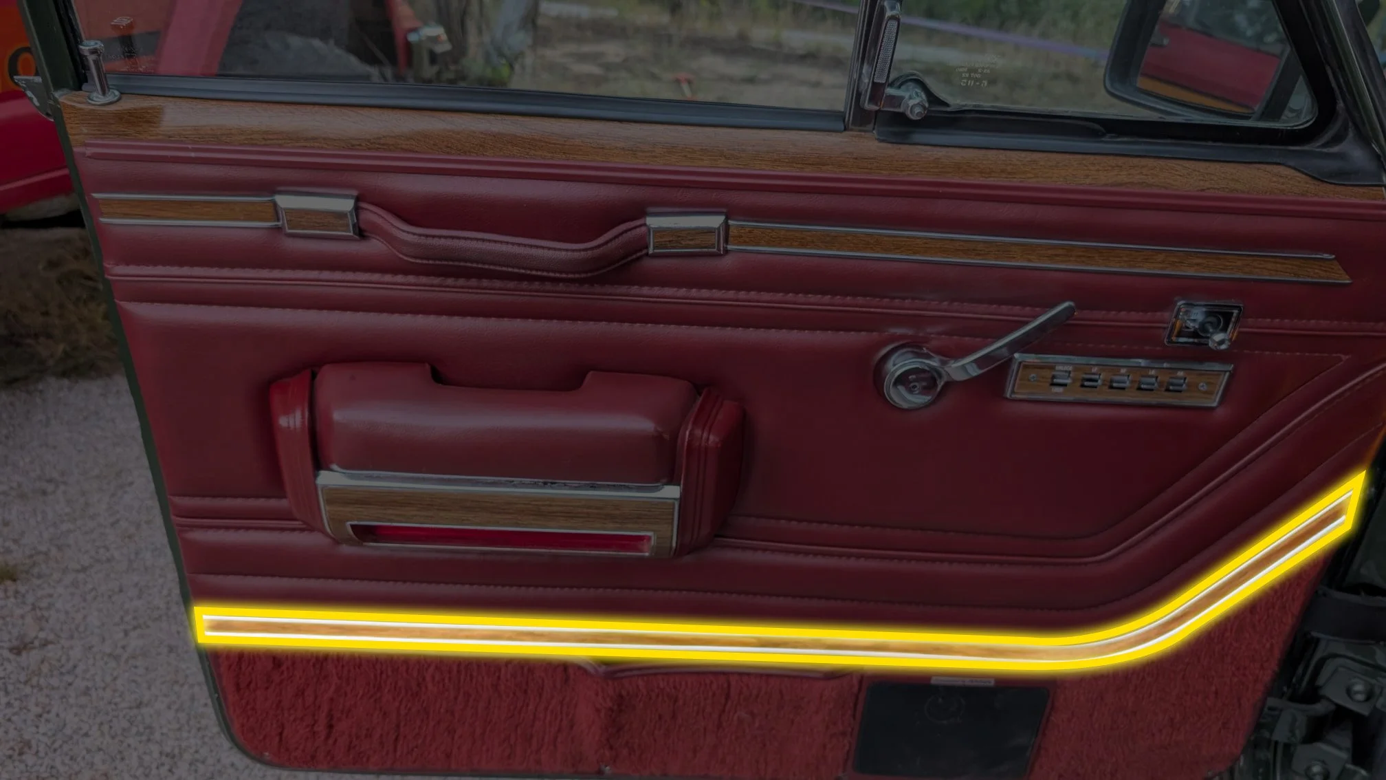 jeep-grand-wagoneer-interior-woodgrain-door-trim-02.jpg
