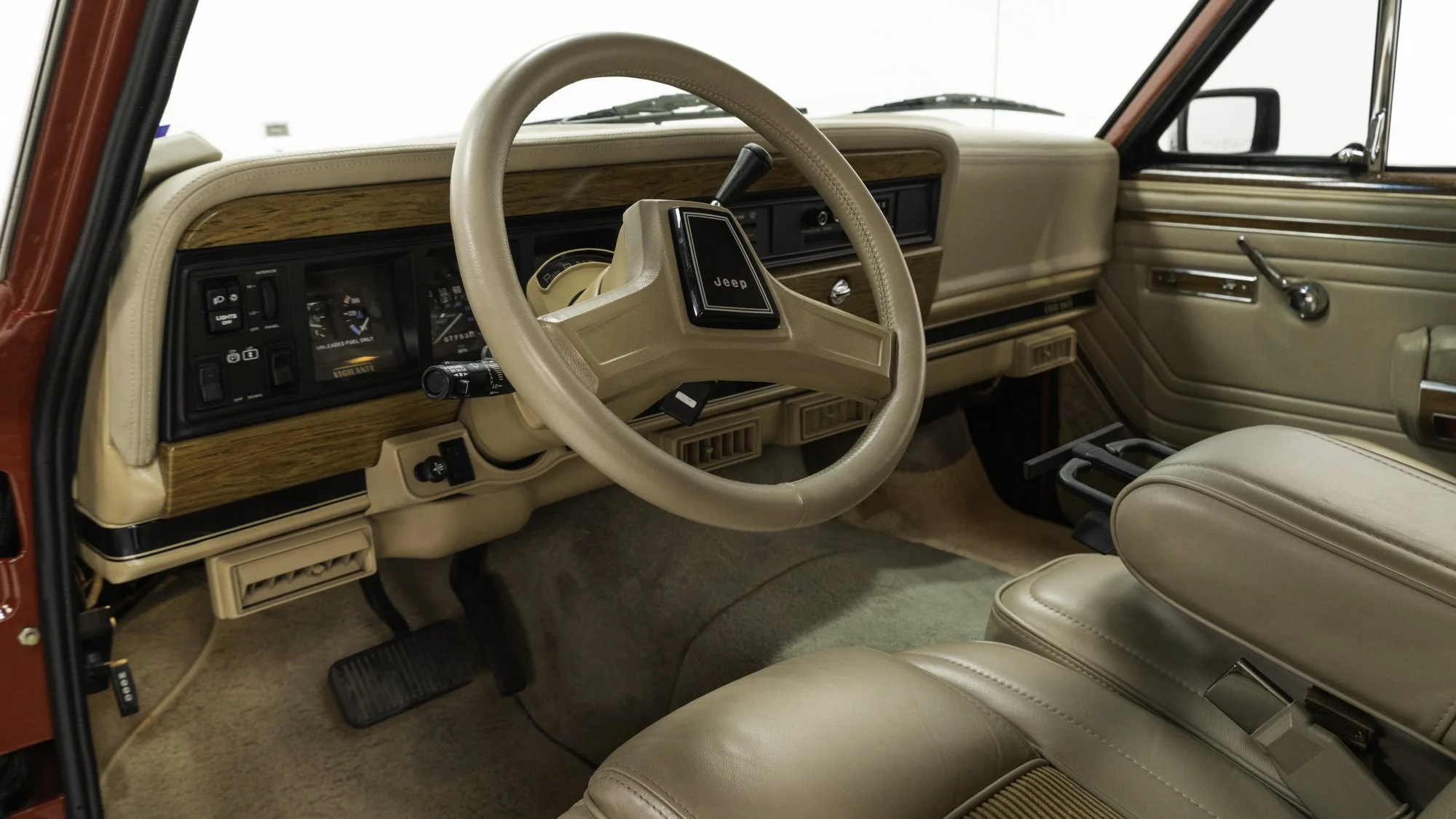 grand-wagoneer-interior-restoration-04.jpg