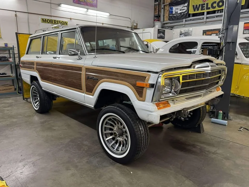 vigilante-17-inch-turbine-wheels-jeep-grand-wagoneer-installed-10.jpg