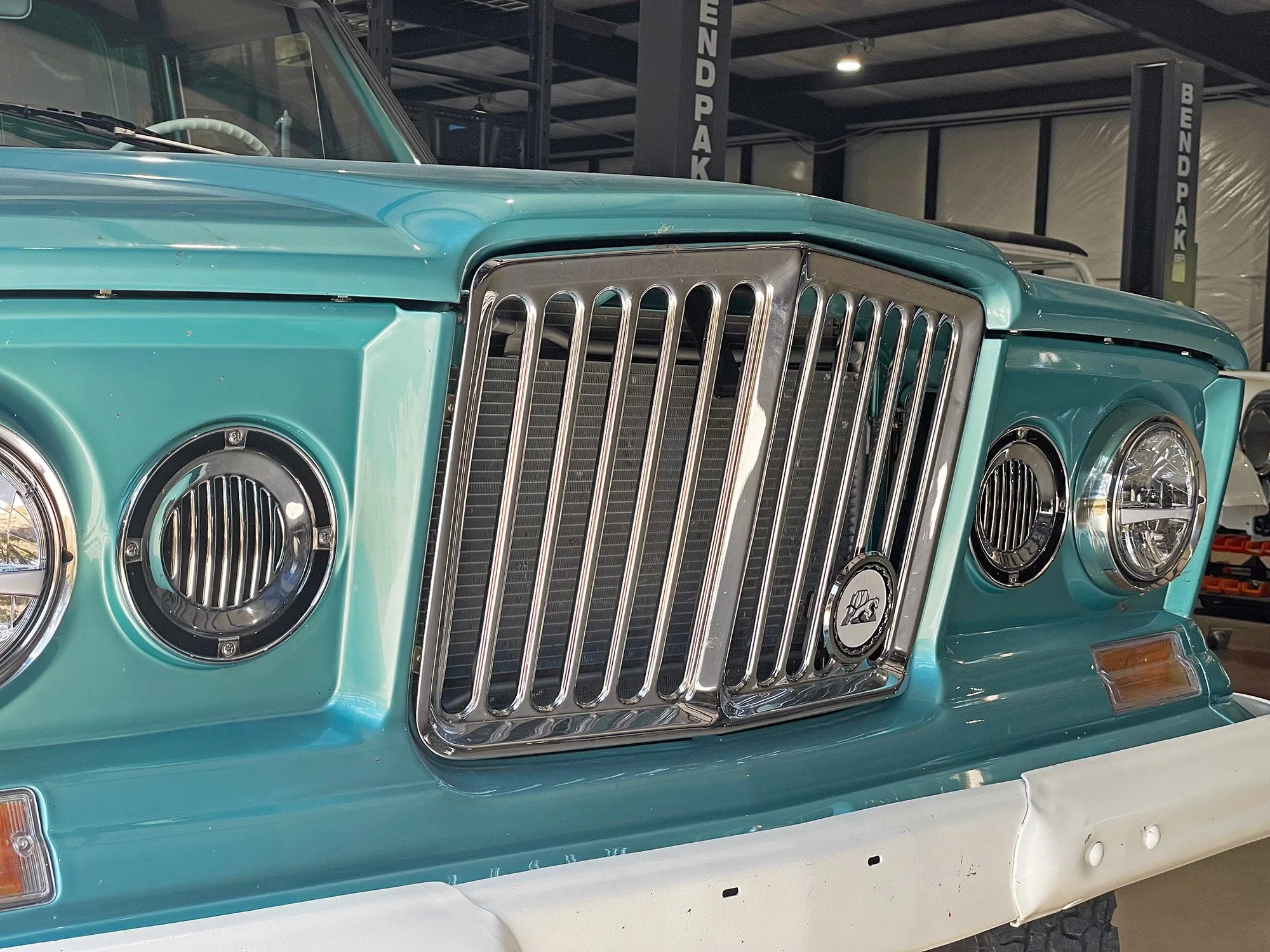 restored-jeep-wagoneer-rhino-grille-05.jpg