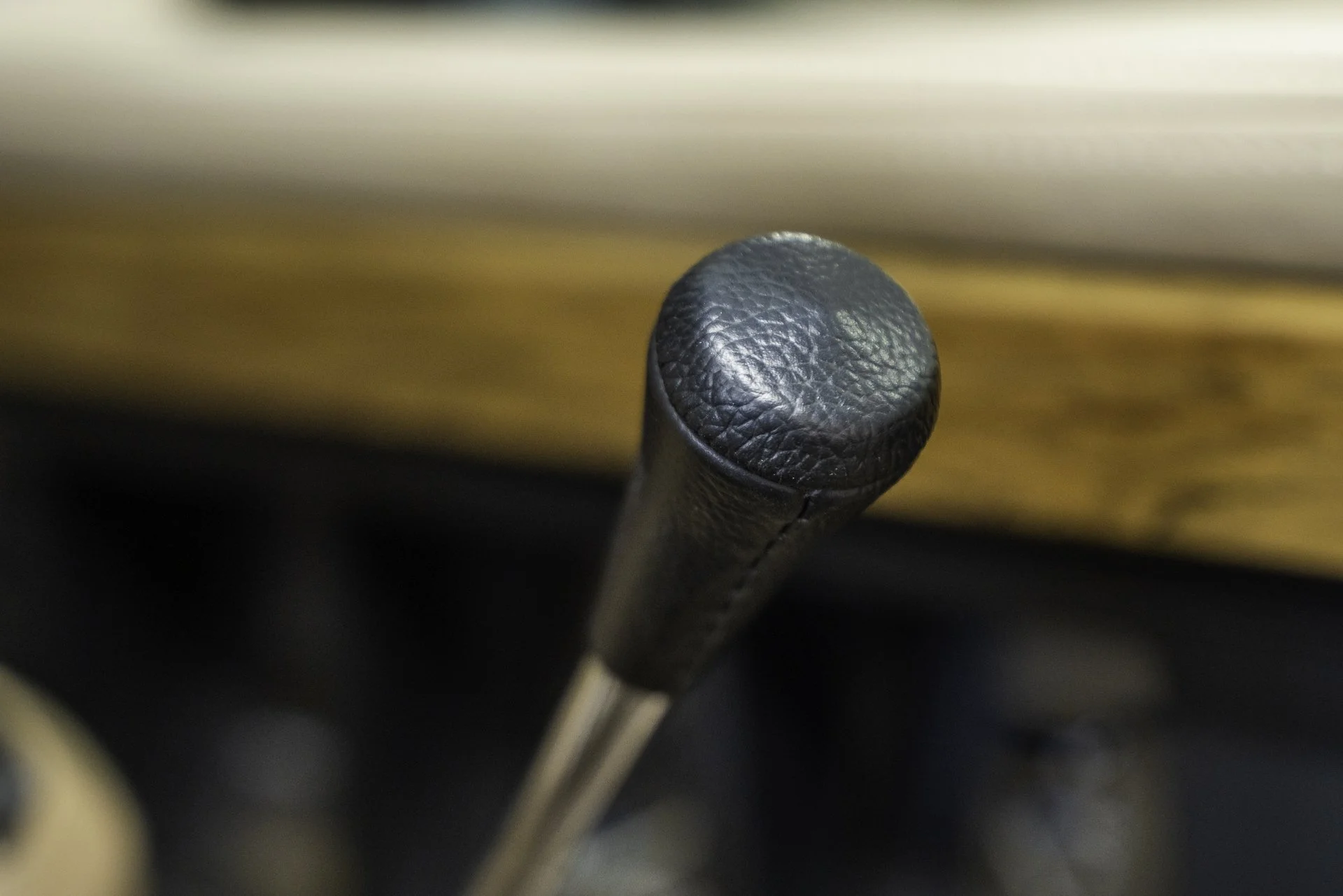 jeep-leather-column-shifter-knob-grand-wagoneer-05.jpg