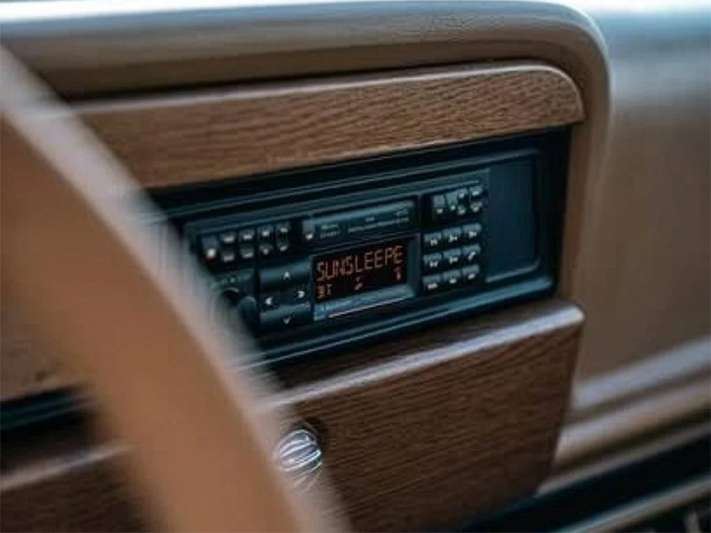 Retro Bluetooth Radio for Jeep Grand Wagoneer & Wagoneer (1984–1991)