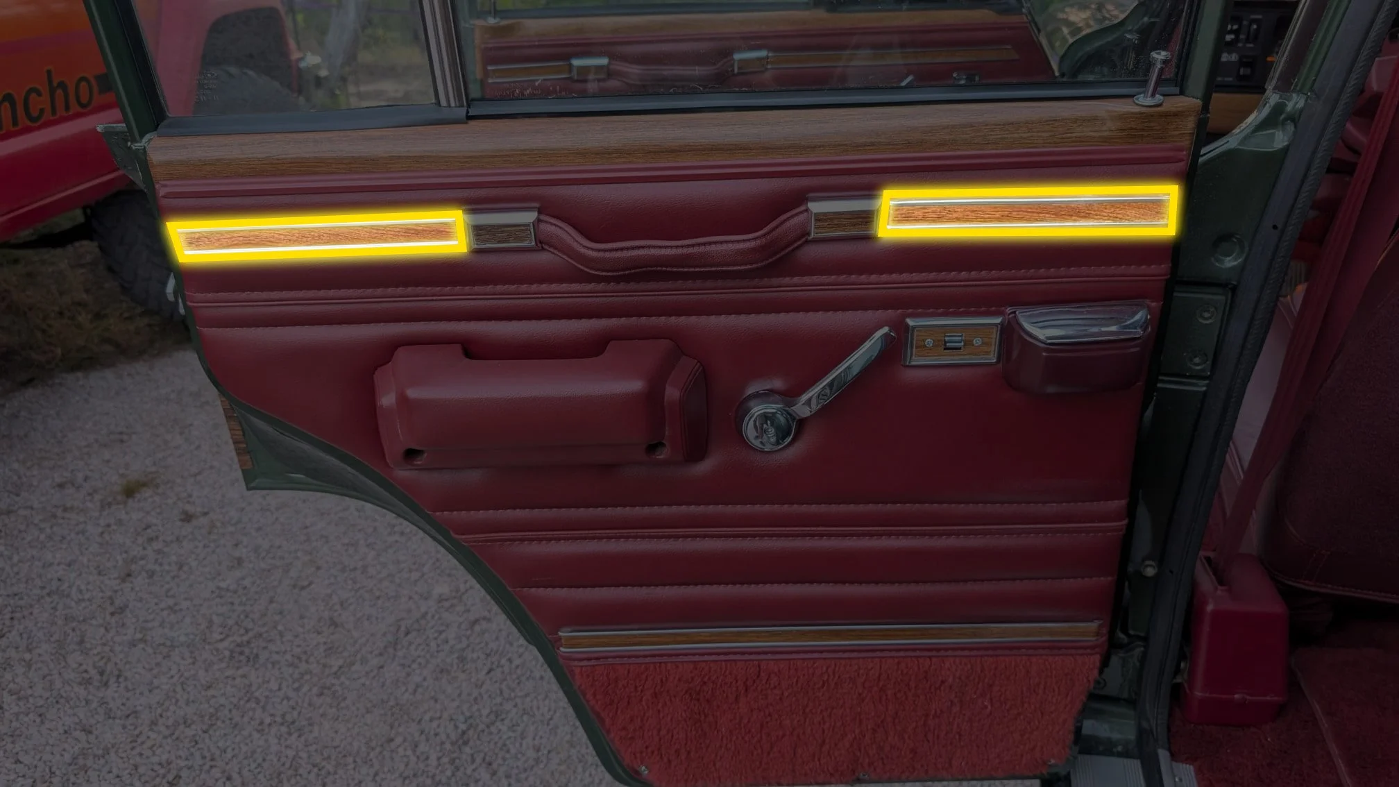 jeep-grand-wagoneer-interior-woodgrain-door-trim-07.jpg