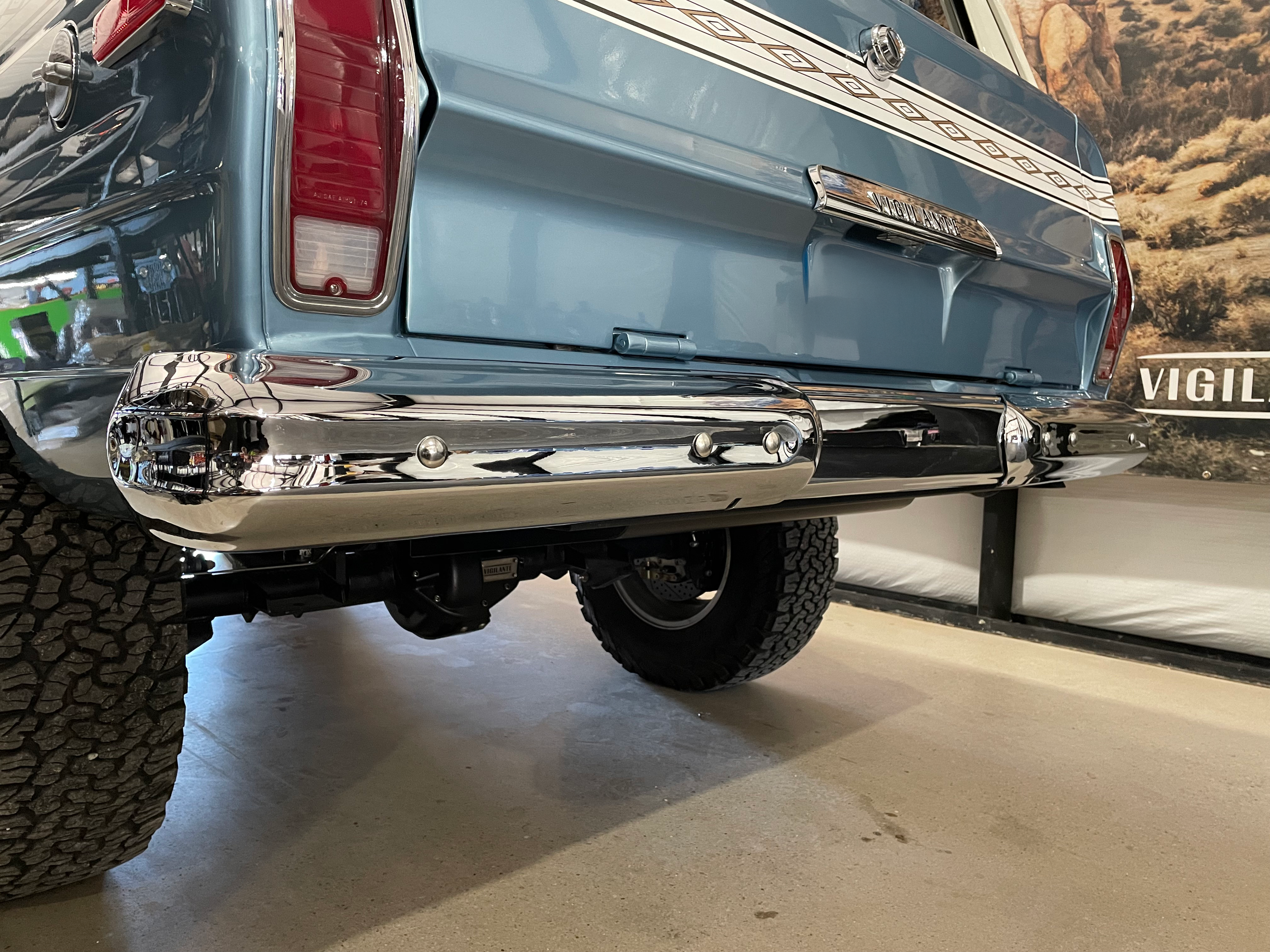 jeep-sj-3-piece-rear-chrome-bumper-pre-1979-02.png