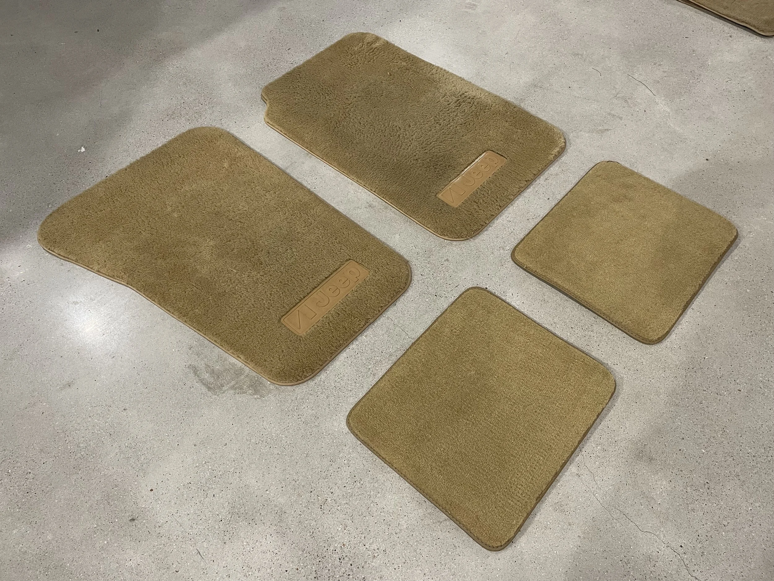 nos-oem-jeep-wagoneer-floor-mats-tan-sand-03.jpeg