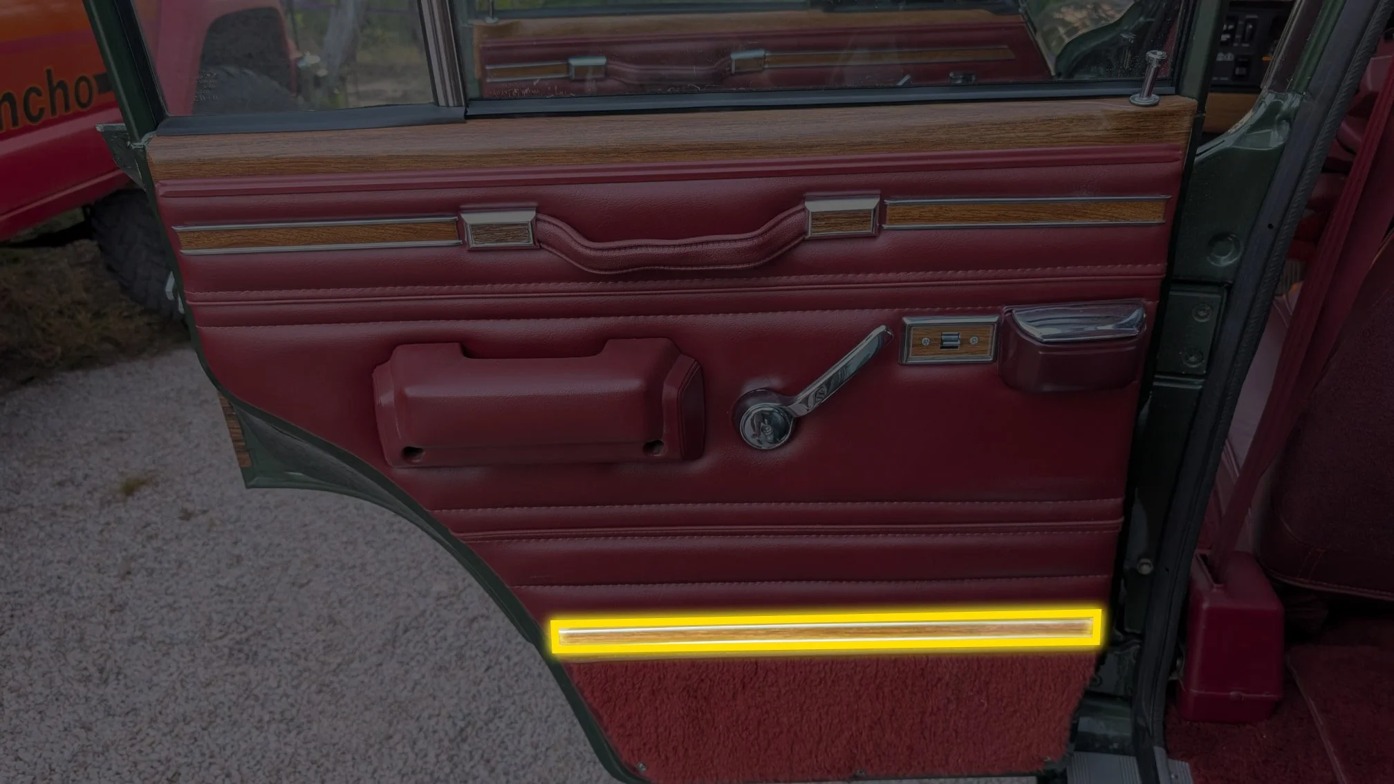 jeep-grand-wagoneer-interior-woodgrain-door-trim-06.jpg