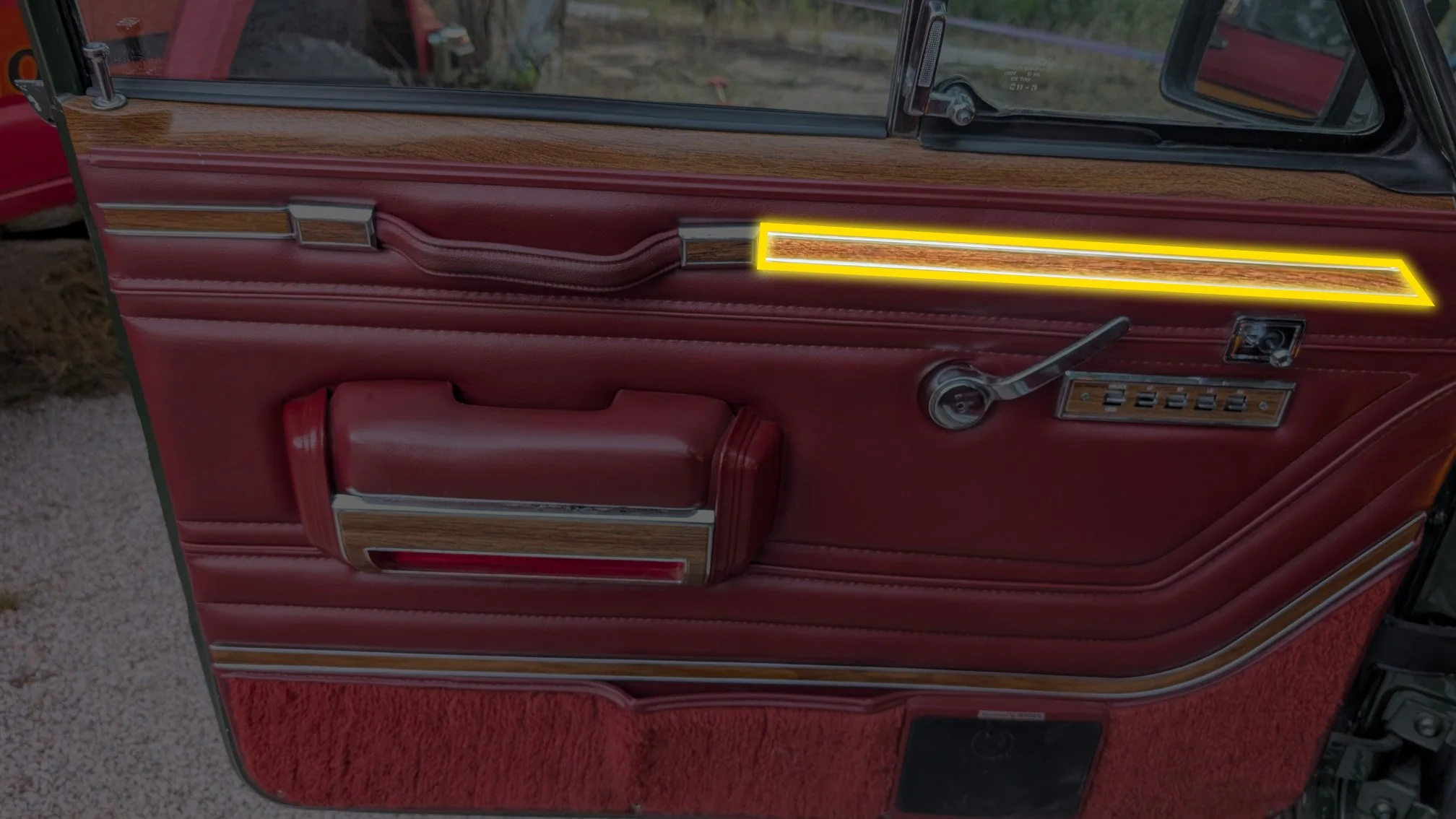jeep-grand-wagoneer-interior-woodgrain-door-trim-03.jpg