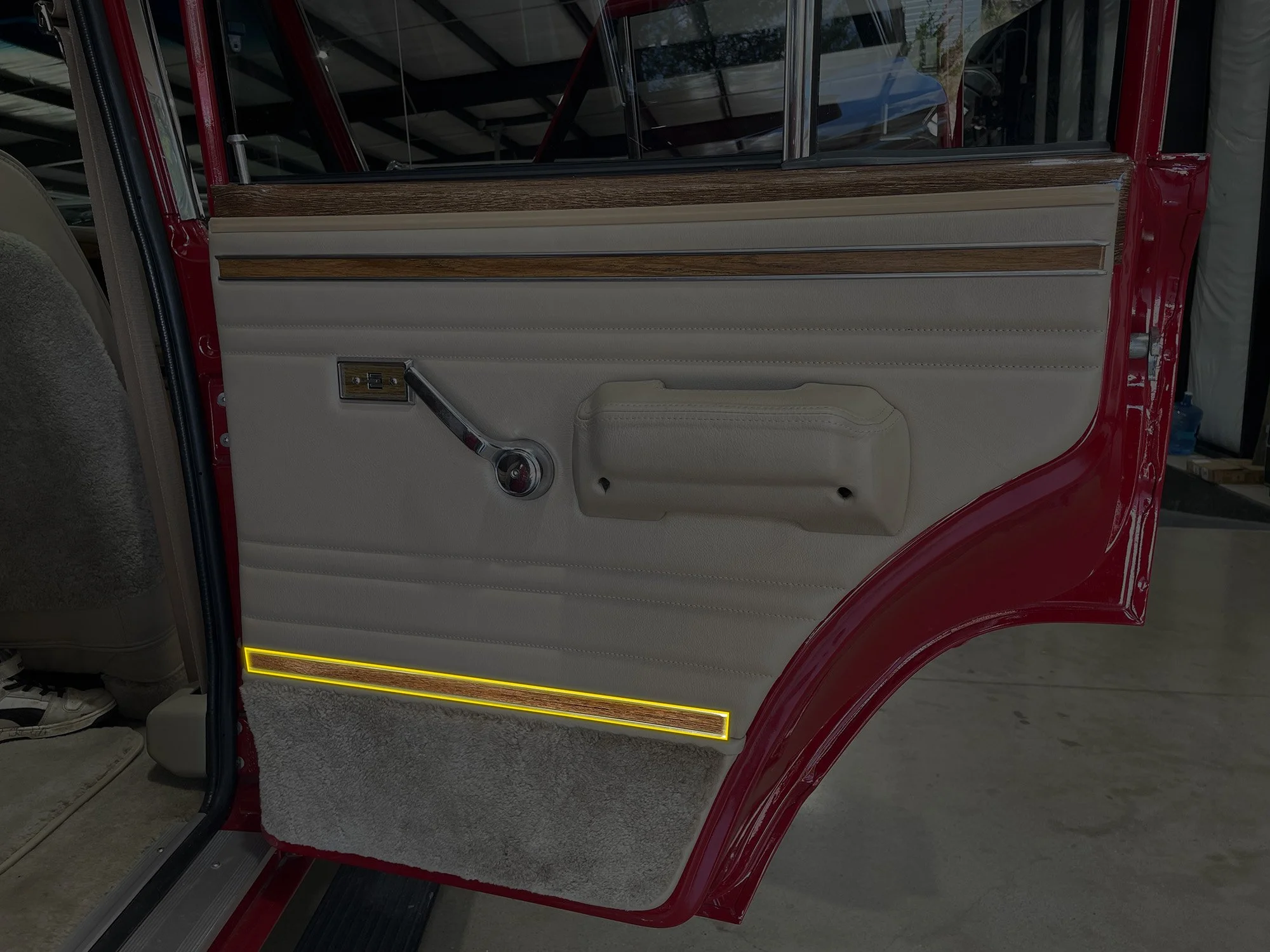 jeep-grand-wagoneer-interior-woodgrain-door-trim-13.jpg