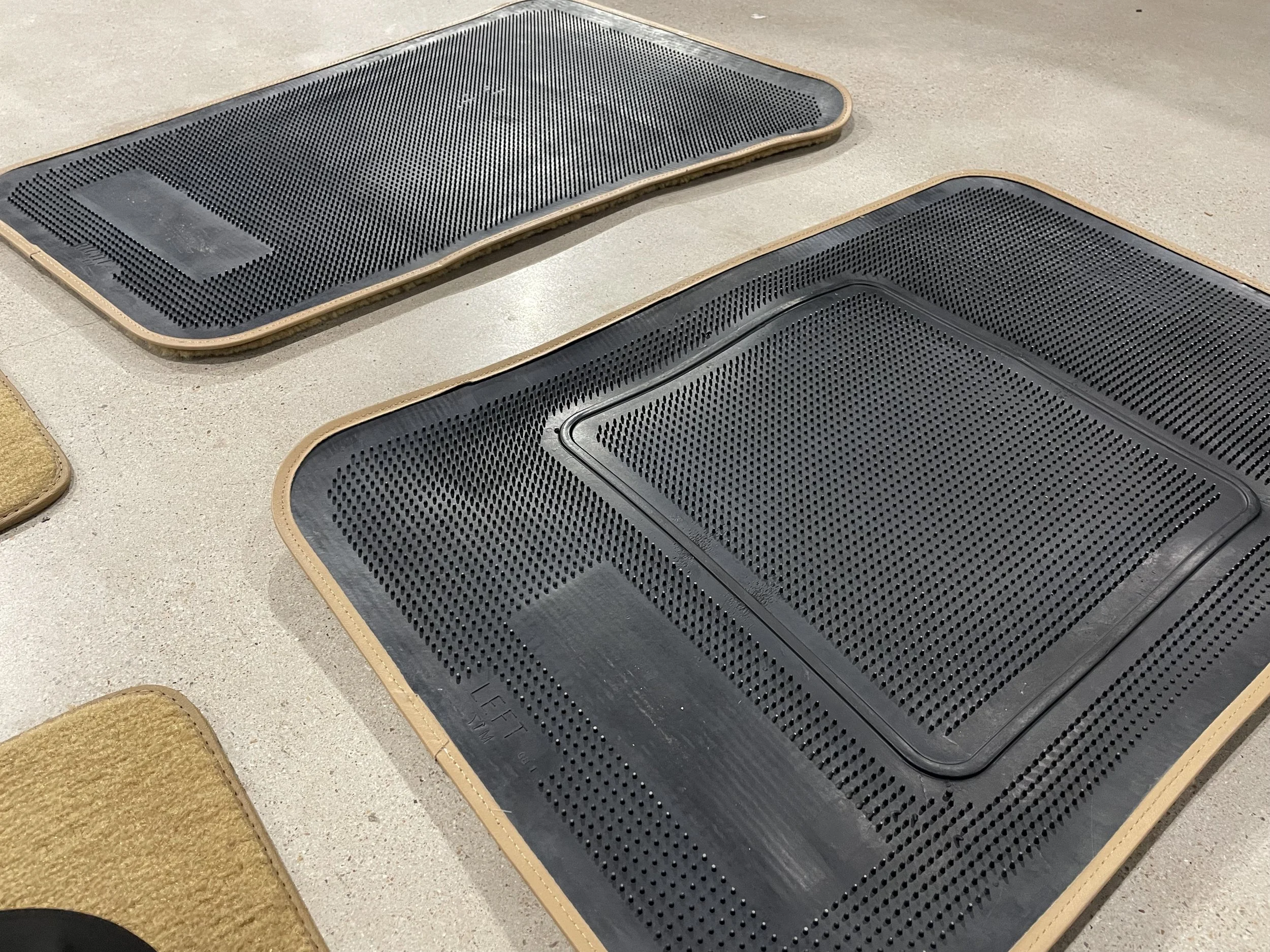 nos-oem-jeep-wagoneer-floor-mats-tan-sand-06.jpeg