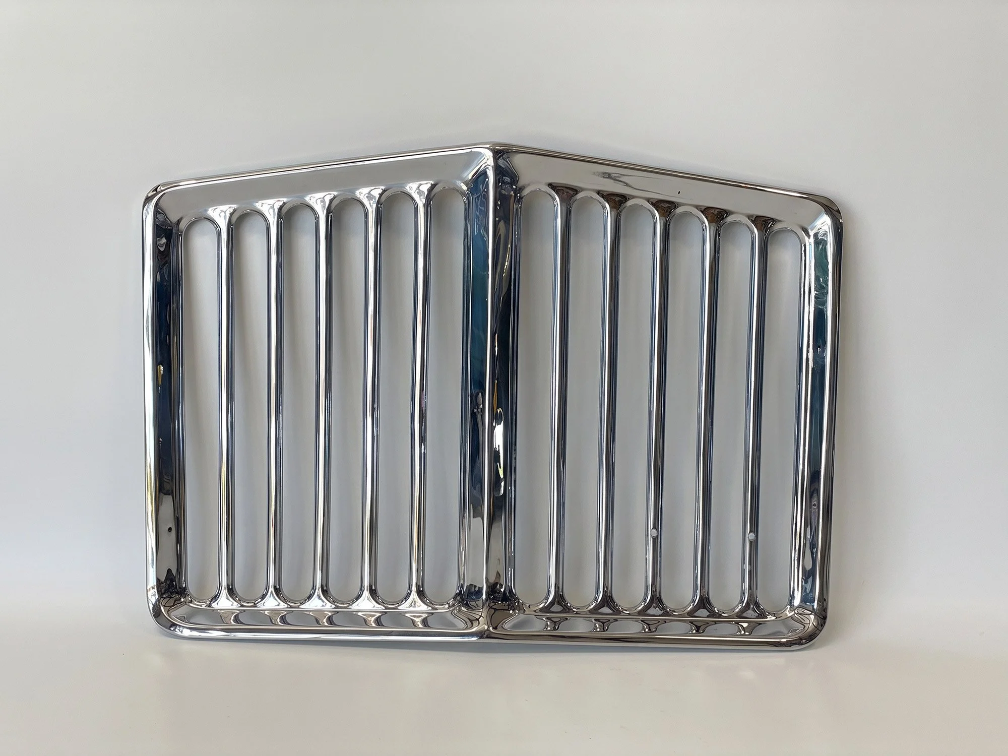 restored-jeep-wagoneer-rhino-grille-02.jpg