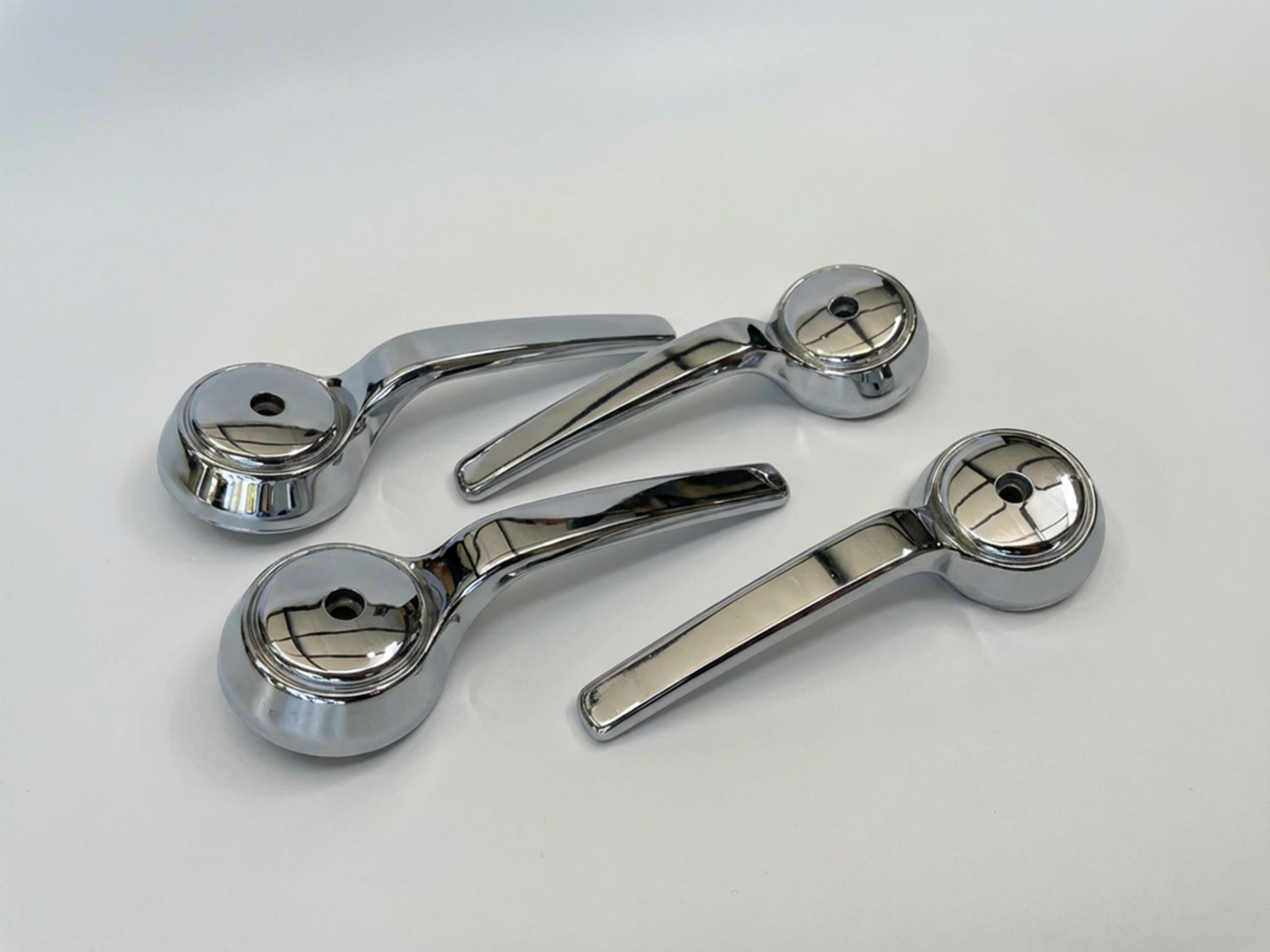 Restored Interior Door Handles – Jeep Wagoneer, Cherokee & J-Truck (1979–1991) – OEM Polished Finish