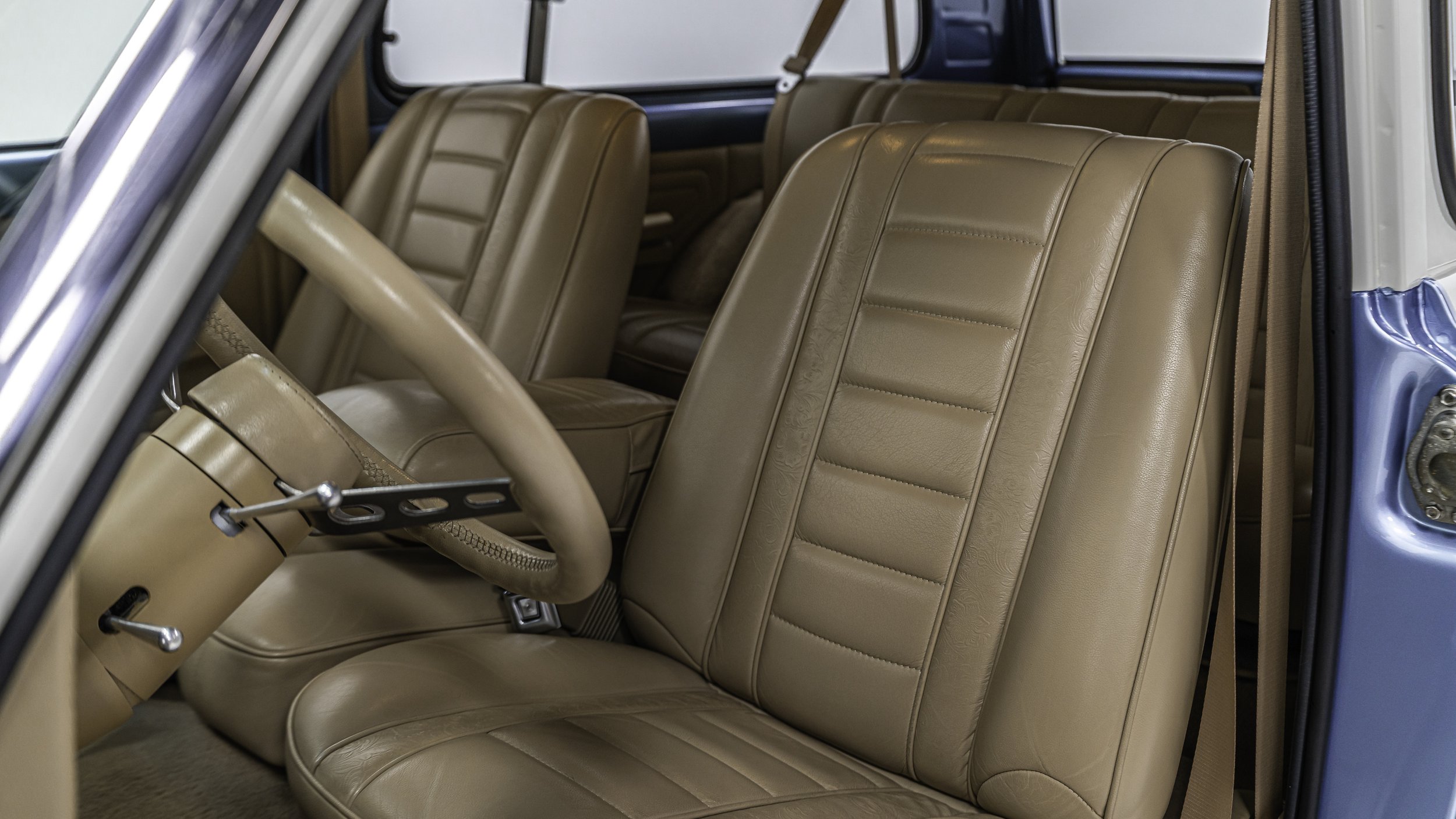 jeep-cherokee-interior-component-restoration-01.jpg (Copy)