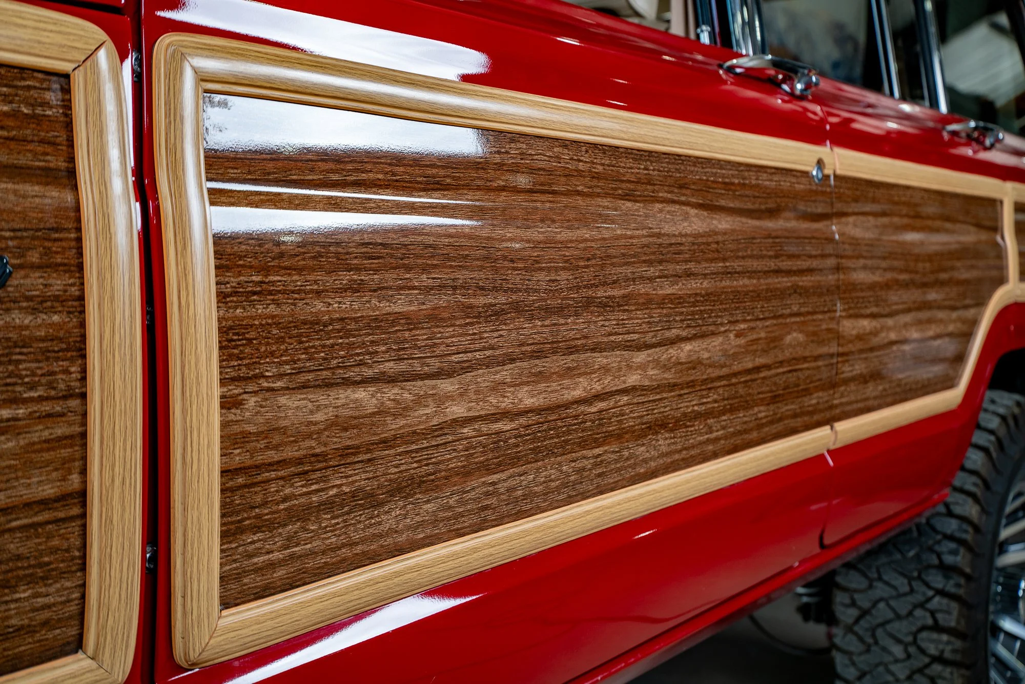 jeep-wagoneer-grand-wagoneer-exterior-woodgrain-vinyl-kit-03.jpg