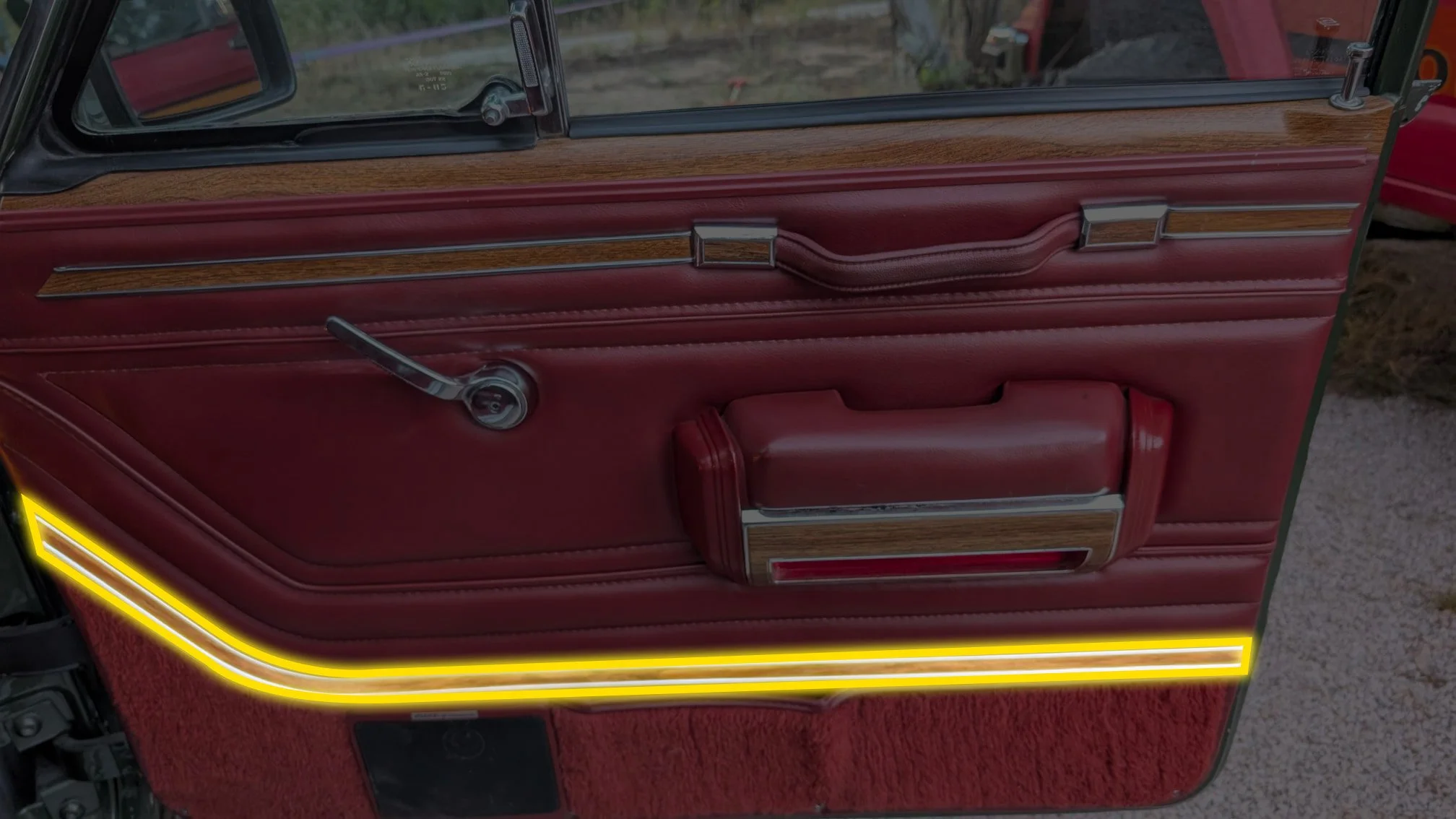 jeep-grand-wagoneer-interior-woodgrain-door-trim-17.jpg