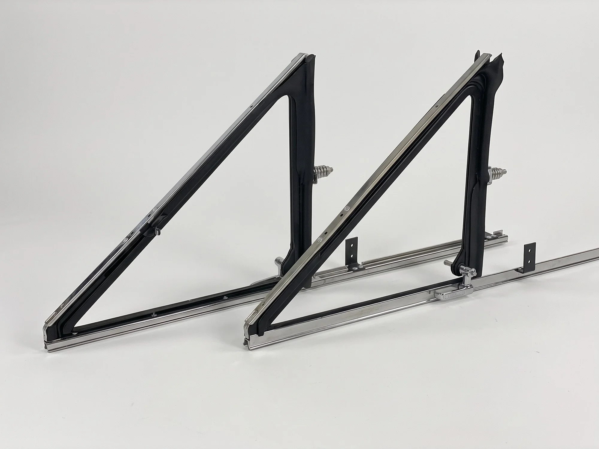 jeep-wagoneer-vent-window-assembly-restored-pair-08.jpg