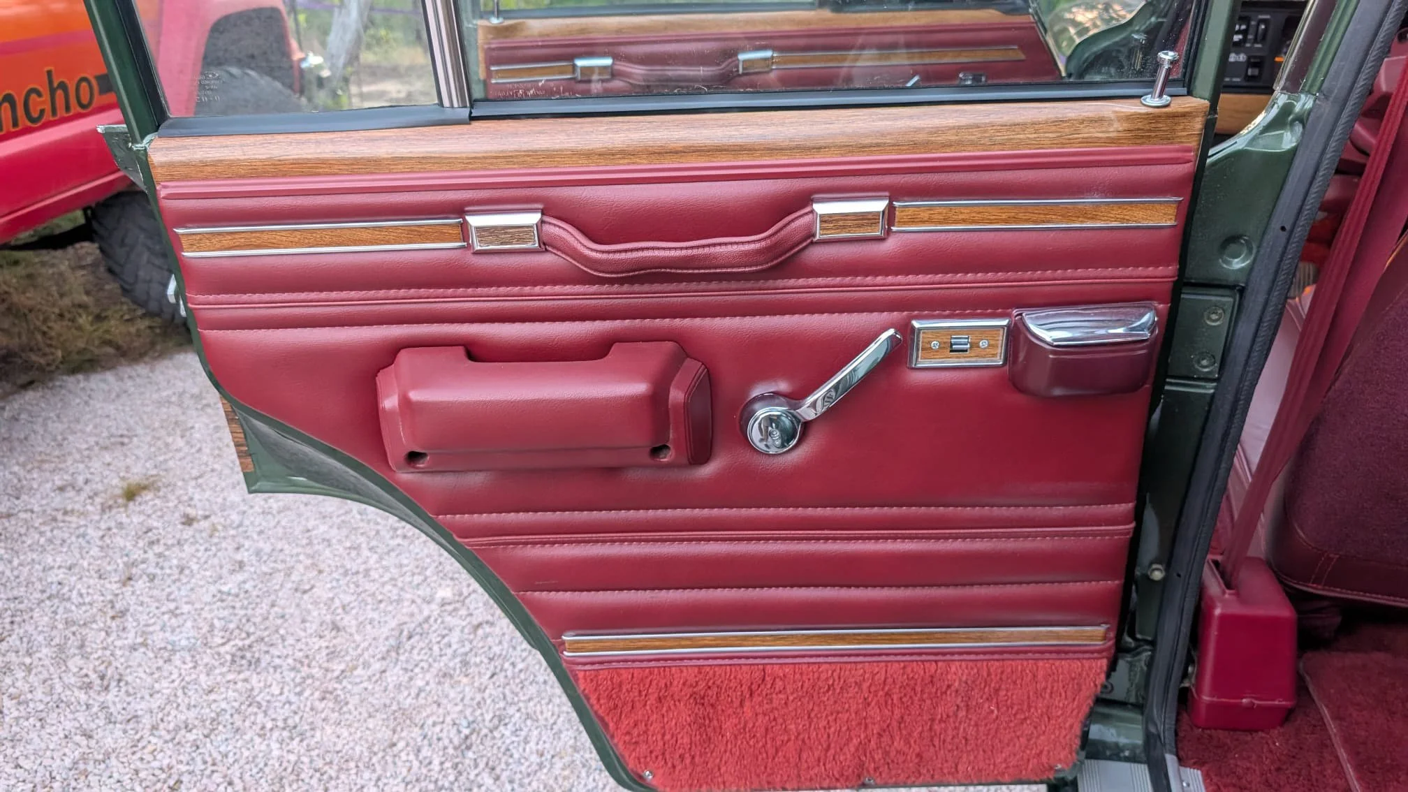 jeep-grand-wagoneer-interior-woodgrain-door-trim-05.jpg