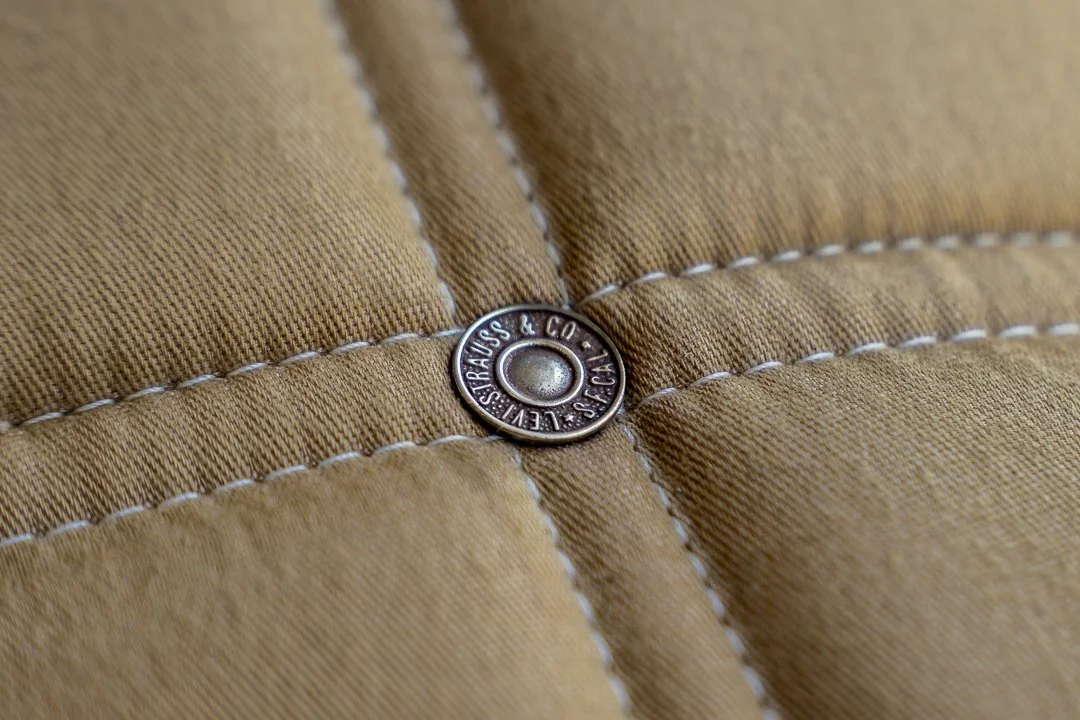 jeep-levis-seat-buttons-scripted-levi-strauss-02.jpg