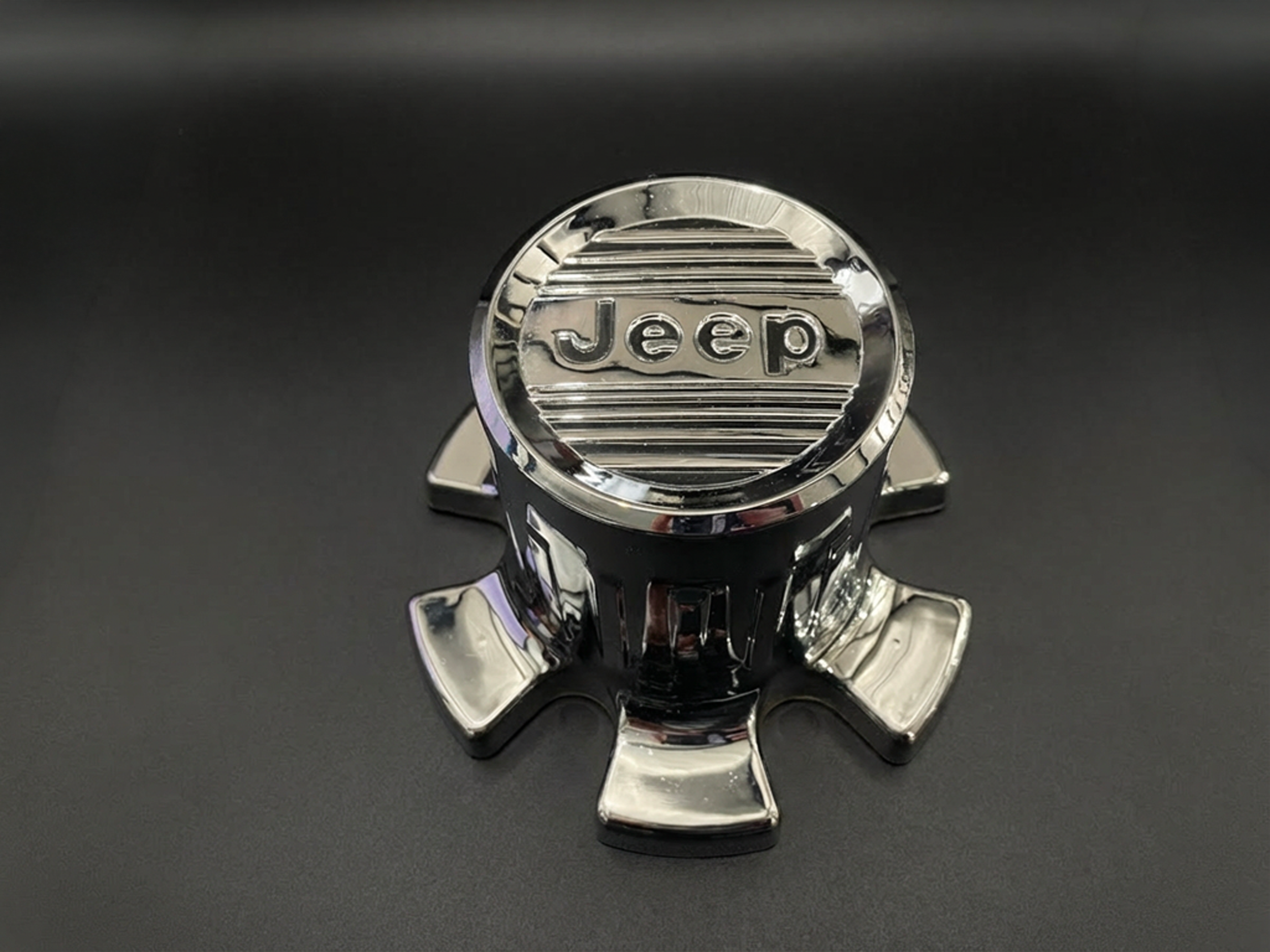 wide-base-oem-fsj-center-cap-rechromed-2.png