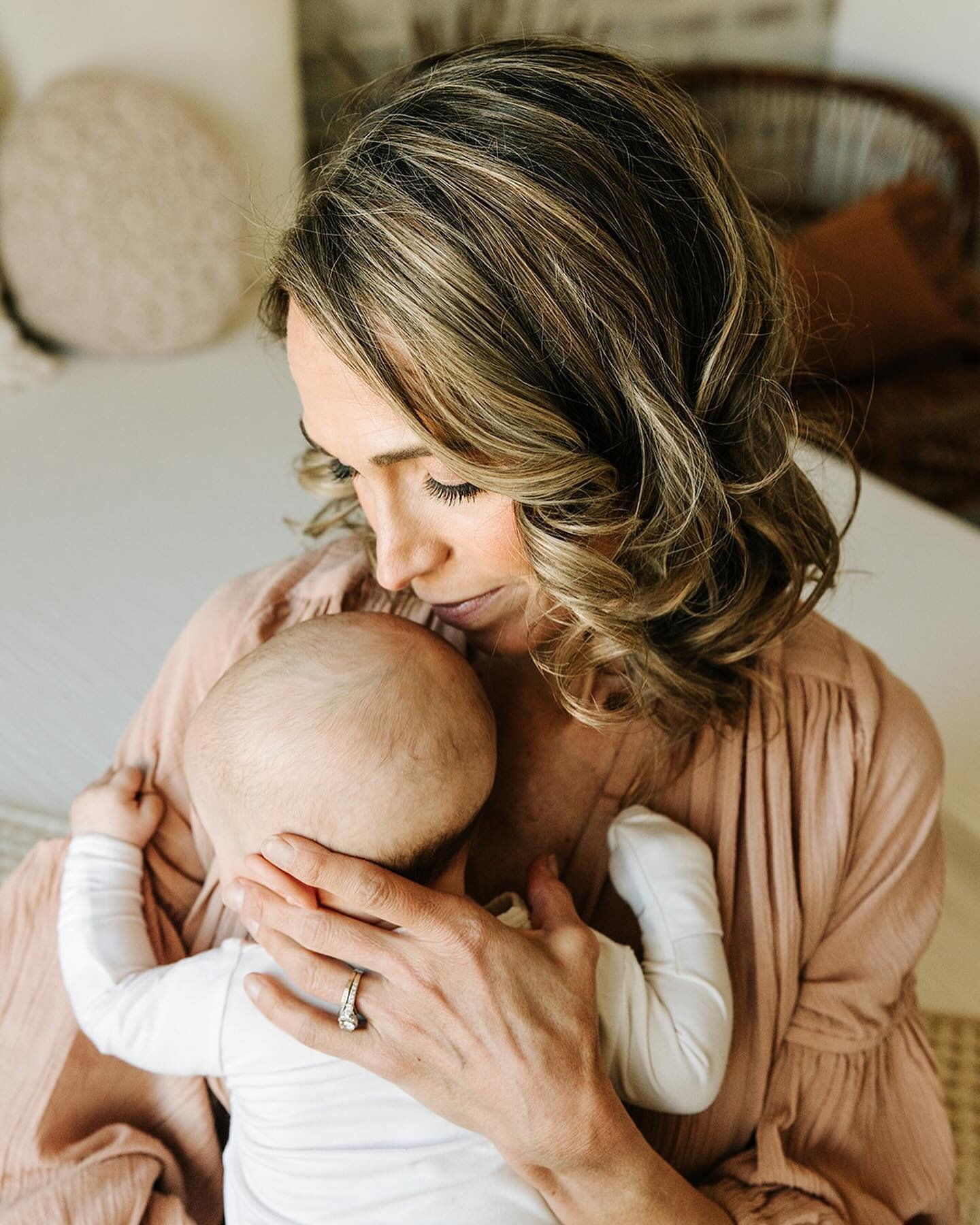 Moms tend to be the ones behind the scenes, creating the magic, capturing the memories, coordinating the chaos&hellip; which often means they don&rsquo;t get those precious pictures with their babies! We love working with @londonadelaidephotography t