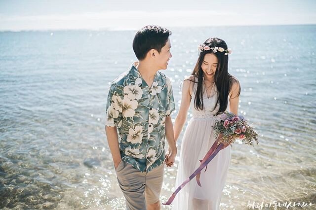 웃음을 머금고