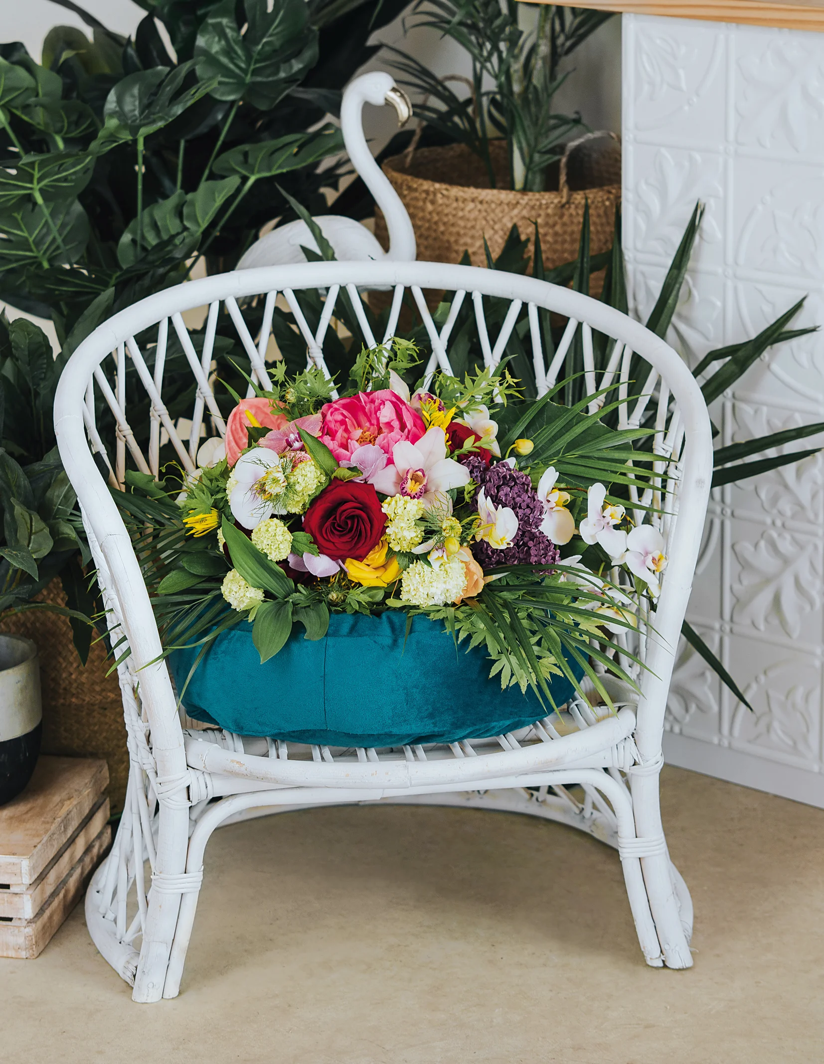 Bride & Groom Mag BRIGHT STYLED SHOOT Victoria Jayne 17.jpg