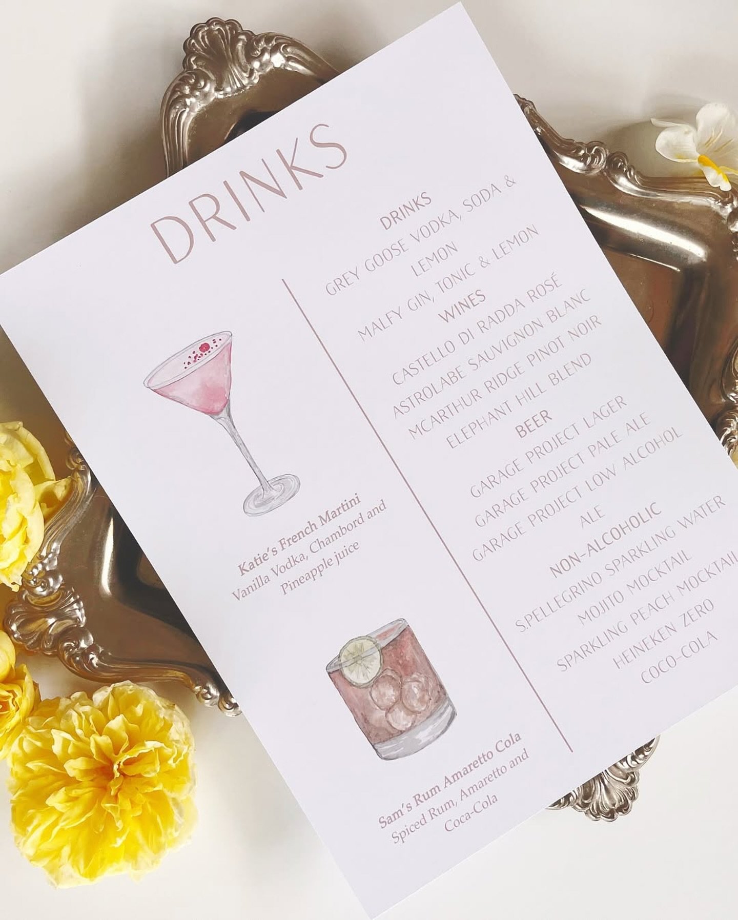 ✨ GIVEAWAY 🍸WIN // Inkberry Calligraphy&rsquo;s beautiful hand-crafted Signature Drinks Bar Menu adds a modern and elegant touch to your wedding, making your celebration unforgettable. Thanks to @inkberry_calligraphy we are giving away two Signature