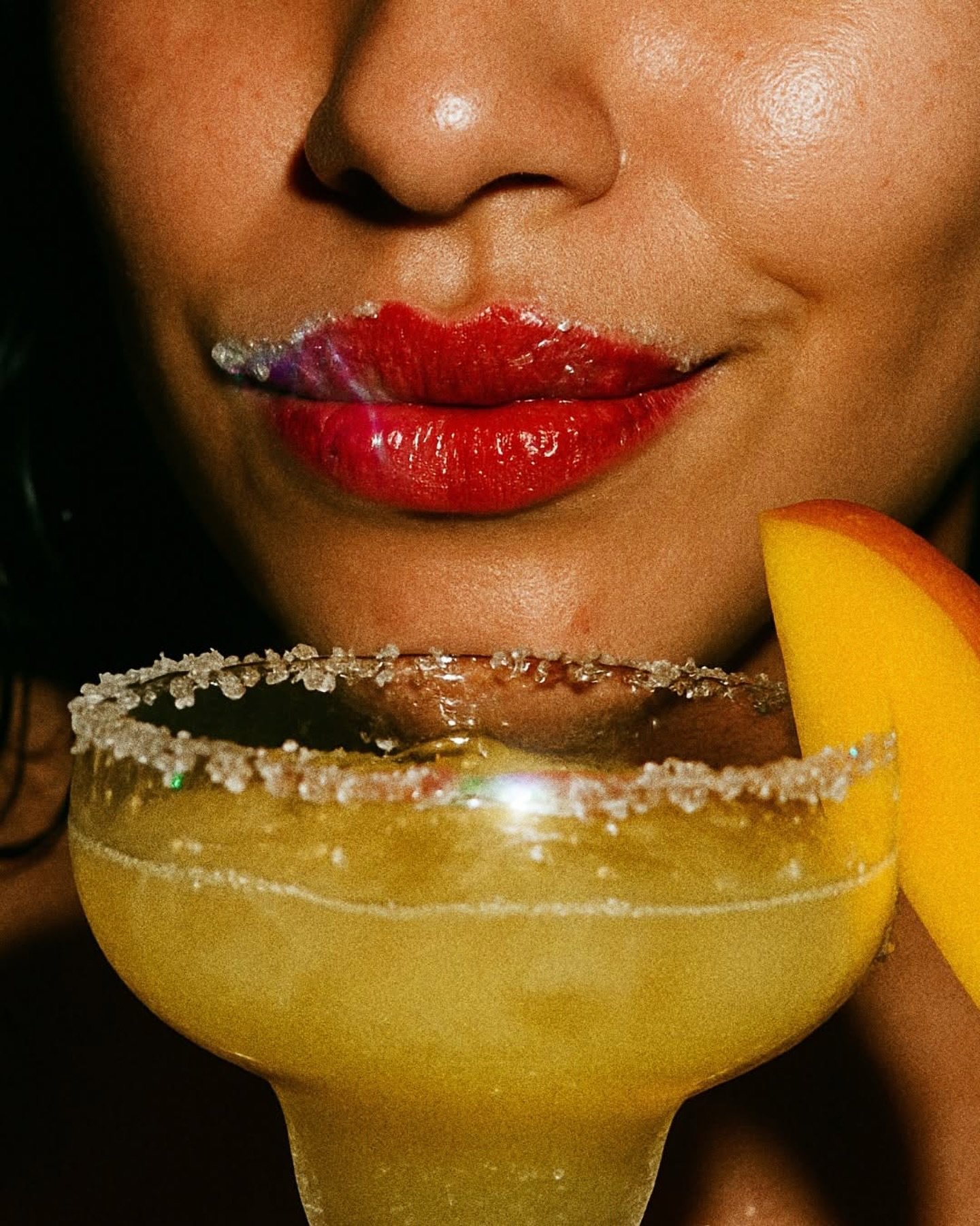 LOVE // @sobercurious_af is shaking things up this Dry July with its boldest release yet &ndash; a new alcohol-free Mango Margarita that&rsquo;s unapologetically punchy and tastes like trouble. 🍹🥭
Expect juicy notes of ripe mango and a bold citrus 
