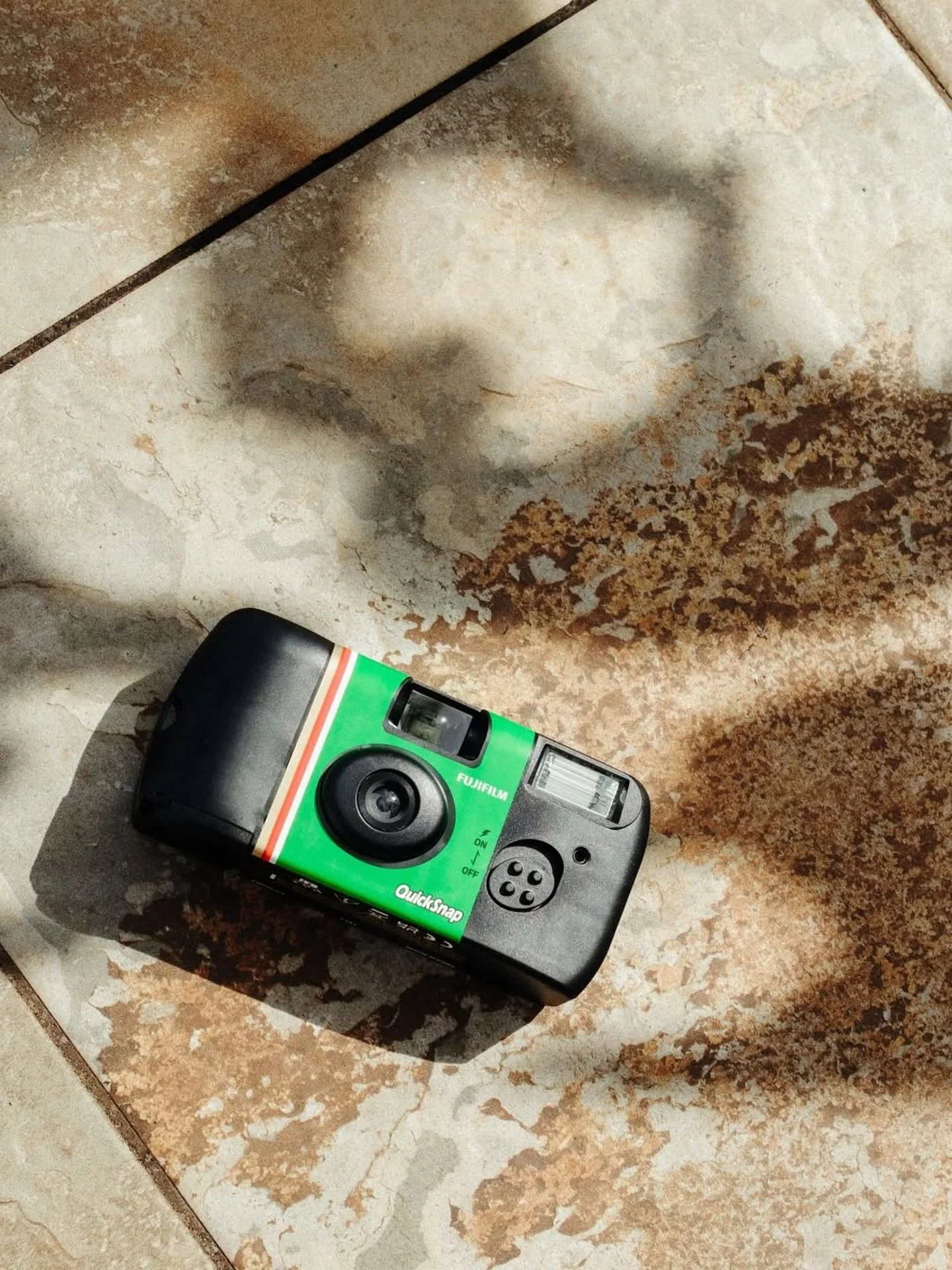 WIN 🤍 NEW GIVEAWAY 💚📷 // Enter Now!  Bring a touch of retro romance to your big day with the fun and fuss-free FUJIFILM QuickSnap&nbsp;film camera. With 27 exposures and a built-in flash for low-light snaps, it&rsquo;s perfect for capturing those 
