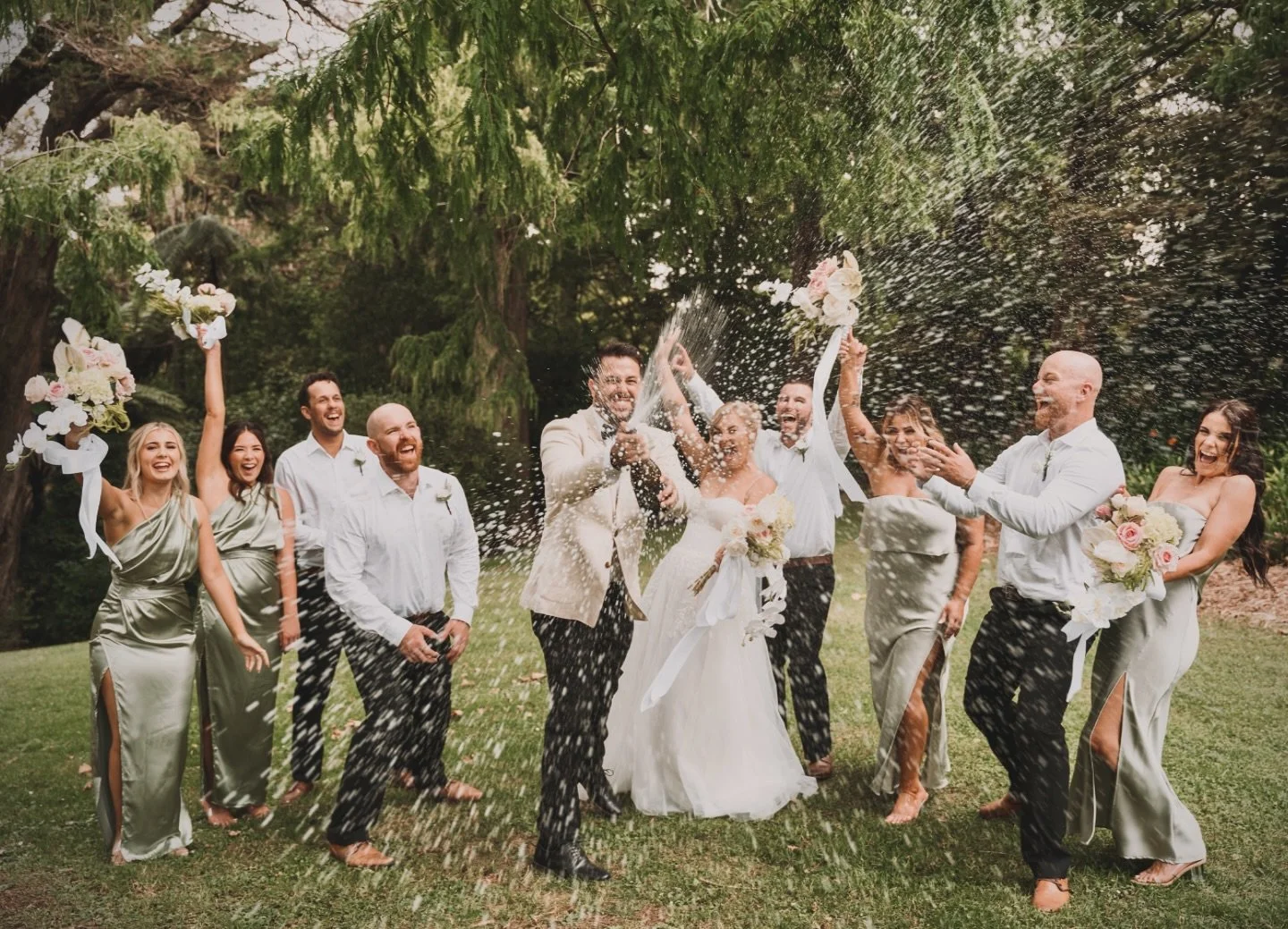 REAL LOVE 🤍 NEW WEDDING FEATURE // 🍾Celebrate LOVE with Amie &amp; Benjamin🥂
Discover their romantic wedding in our inspiration gallery&hellip;
www.brideandgroom.co.nz/inspiration/amie-benjamin ✨
Photography: @fleckandforestphotography 
@amieneils