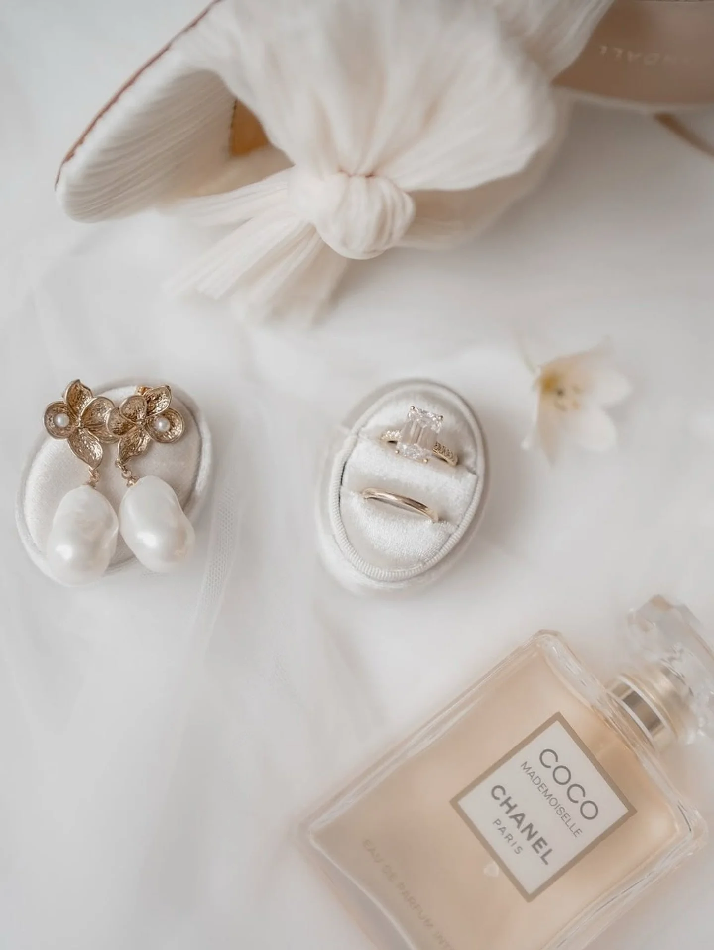 WIN ✨ GIVEAWAY // Enter Now! @crystalandcordjewellery specialise in creating beautiful bridal accessories, incorporating elements such as lace, pearls, and crystals for the modern bride and her bridesmaids. Each piece is timeless and woven with love.
