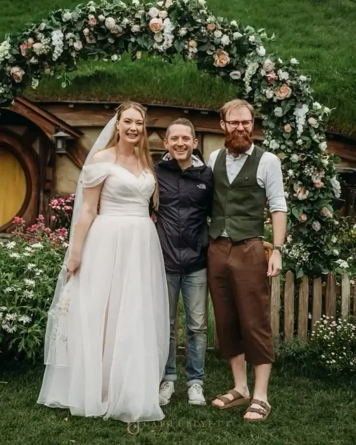 LOVE // Best wedding crasher ever! 💍🎬
Only in Middle-earth&hellip; Jess &amp; Sharik had the most welcome surprise guest at their Hobbiton wedding &mdash; none other than Frodo himself - Elijah Wood! While the couple were signing their marriage doc