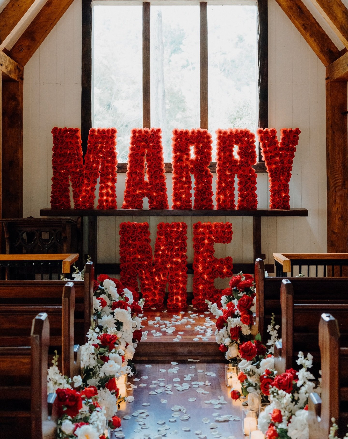 NEW FEATURE 🌹Perfect for the romantic festive season &mdash; Christmas, New Year&rsquo;s, and Valentine&rsquo;s proposals 💍
&hearts;️ Discover Risha &amp; Deniel&rsquo;s most romantic proposal on our website&hellip; www.brideandgroom.co.nz/planning