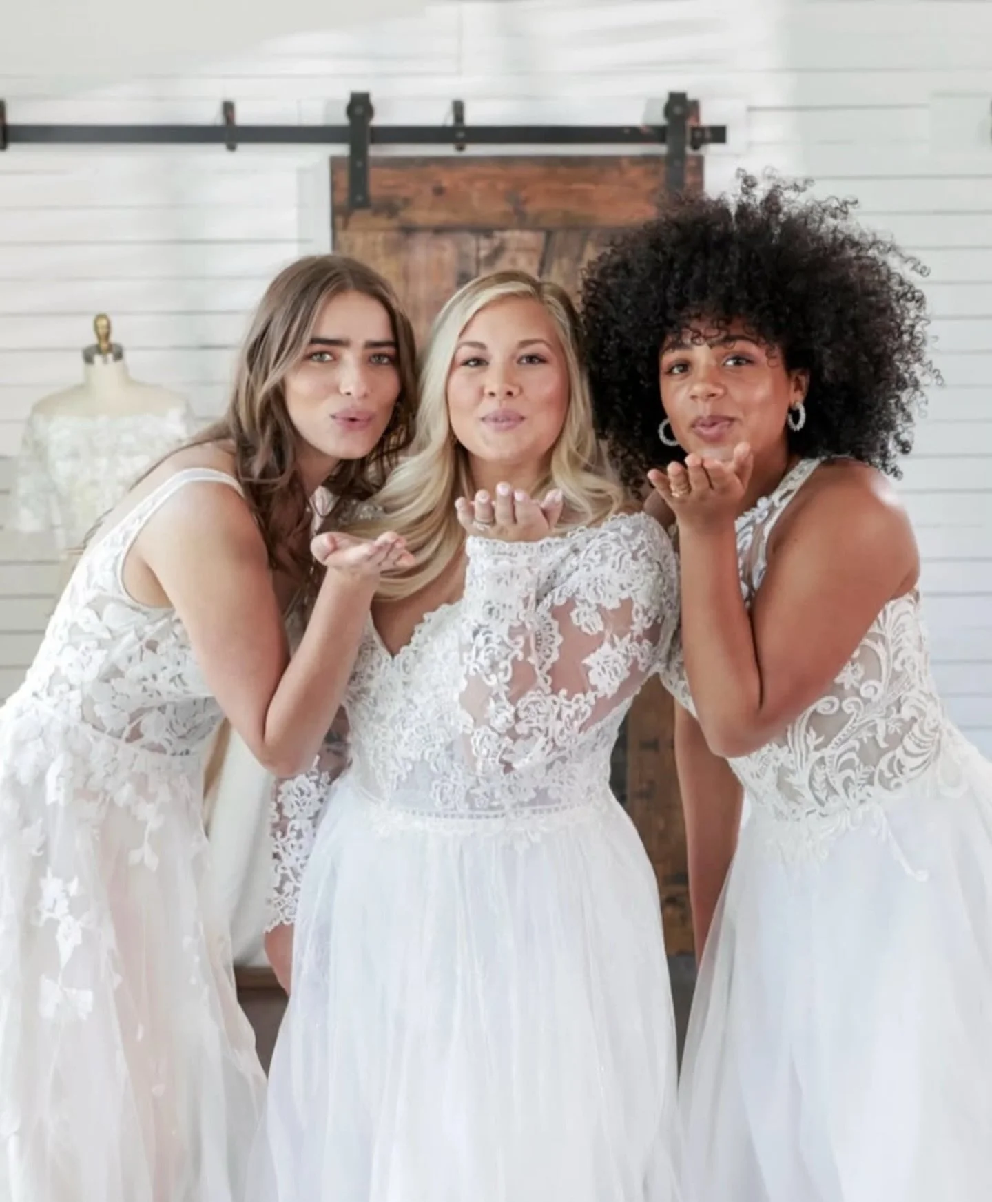 EVENT🥂 Sip, See &amp; Say Yes✨// Calling all brides-to-be! 💍You are invited to pop into Astra Bridal for their monthly Sip &amp; See event this Thursday from 5pm to 6:30pm. Enjoy a complimentary glass of bubbly while you browse beautiful gowns and 