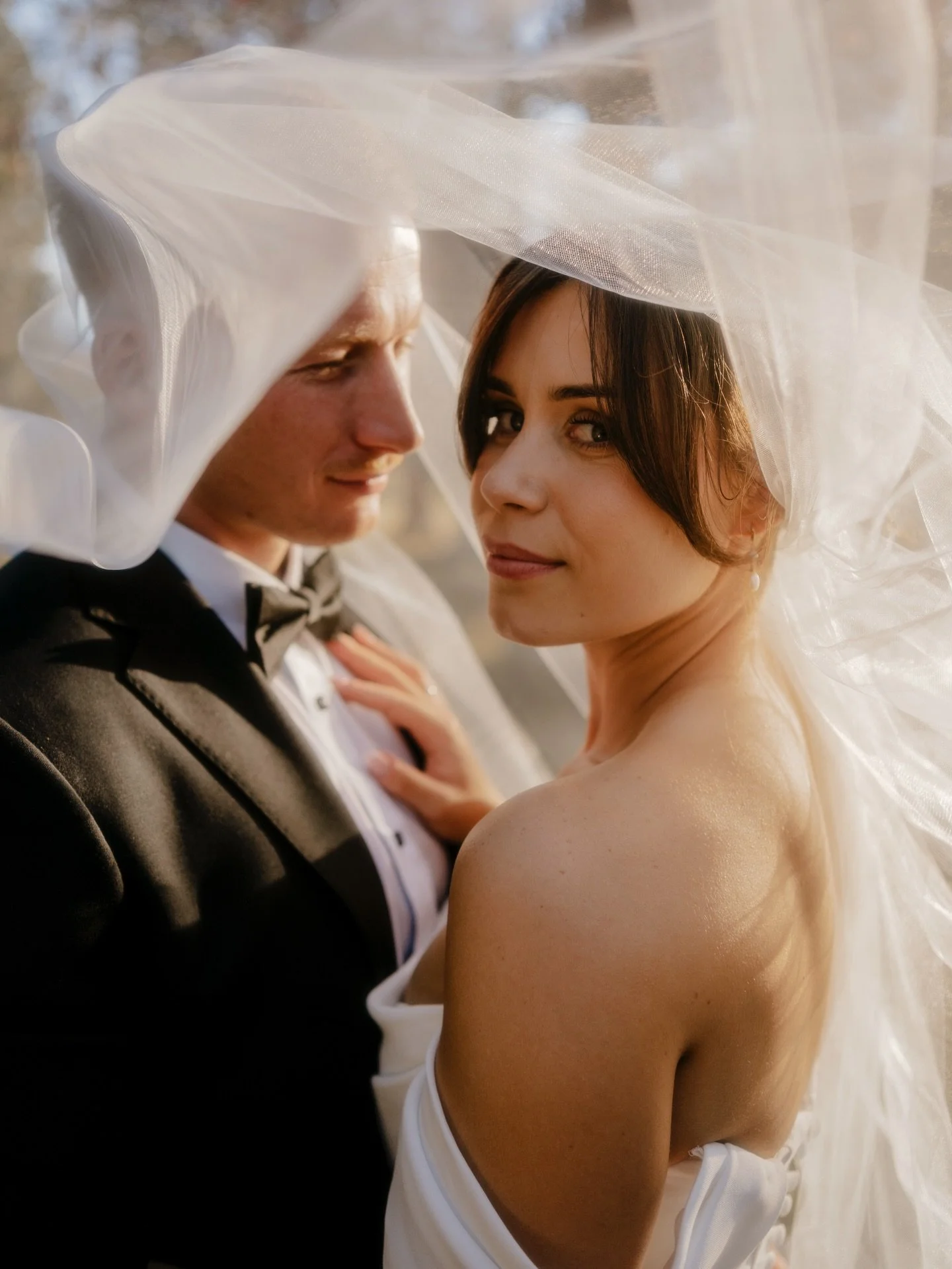 REAL LOVE 🤍  WEDDING FEATURE ✨ That just-married feeling &mdash; golden light, a veil caught in the breeze, and a moment they&rsquo;ll remember forever. 🖤 🤍
View Tasha &amp; Ryan&rsquo;s elegant wedding day 👉
www.brideandgroom.co.nz/inspiration/t