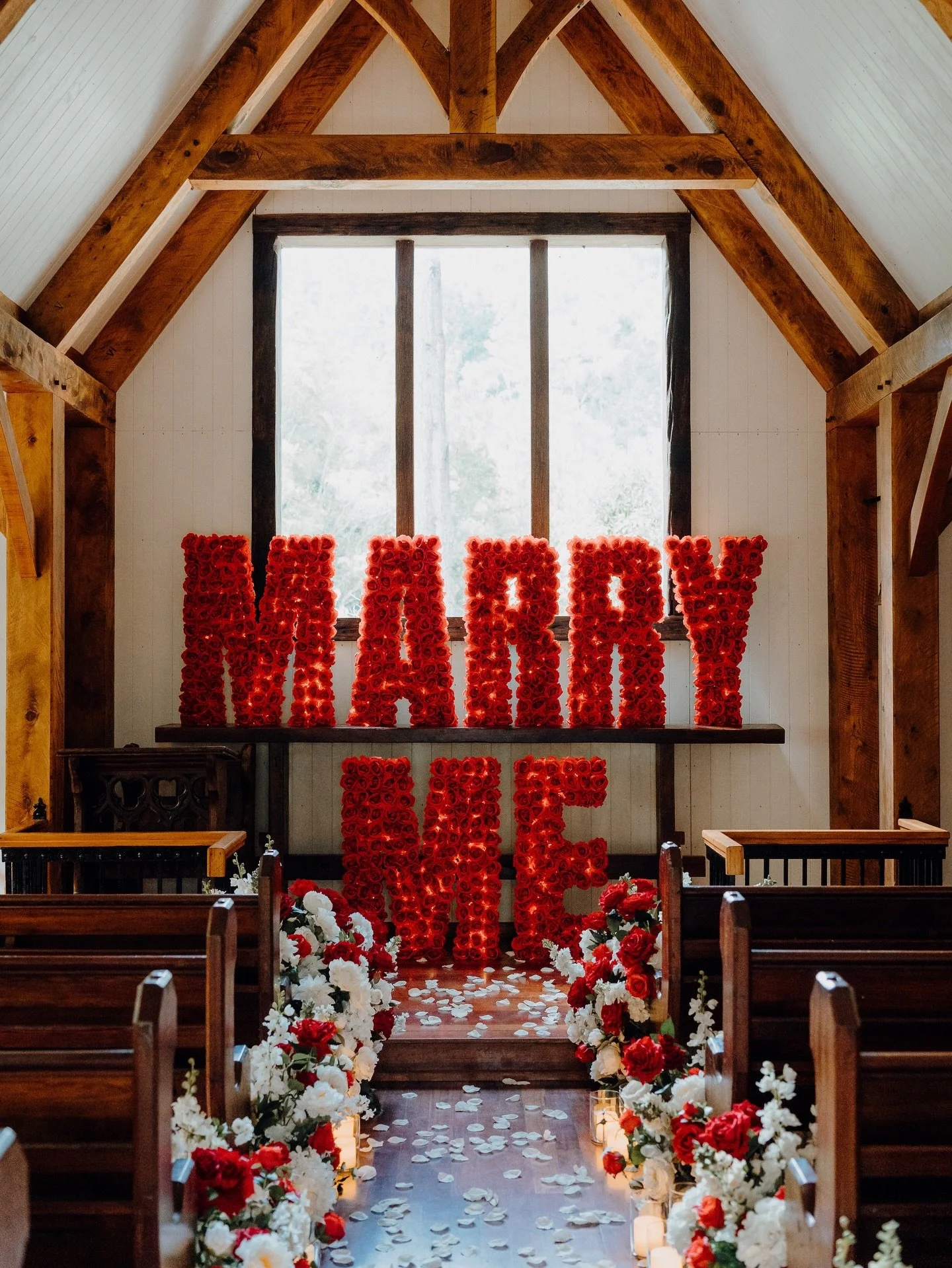 LOVE &hearts;️ // Beautiful setting for a romantic proposal&hellip;🌹Discover Risha &amp; Deniel&rsquo;s gorgeous marriage proposal on our website&hellip; www.brideandgroom.co.nz/planning-1/proposal-to-remember 
Flowers, Styling &amp; Planning: @litt