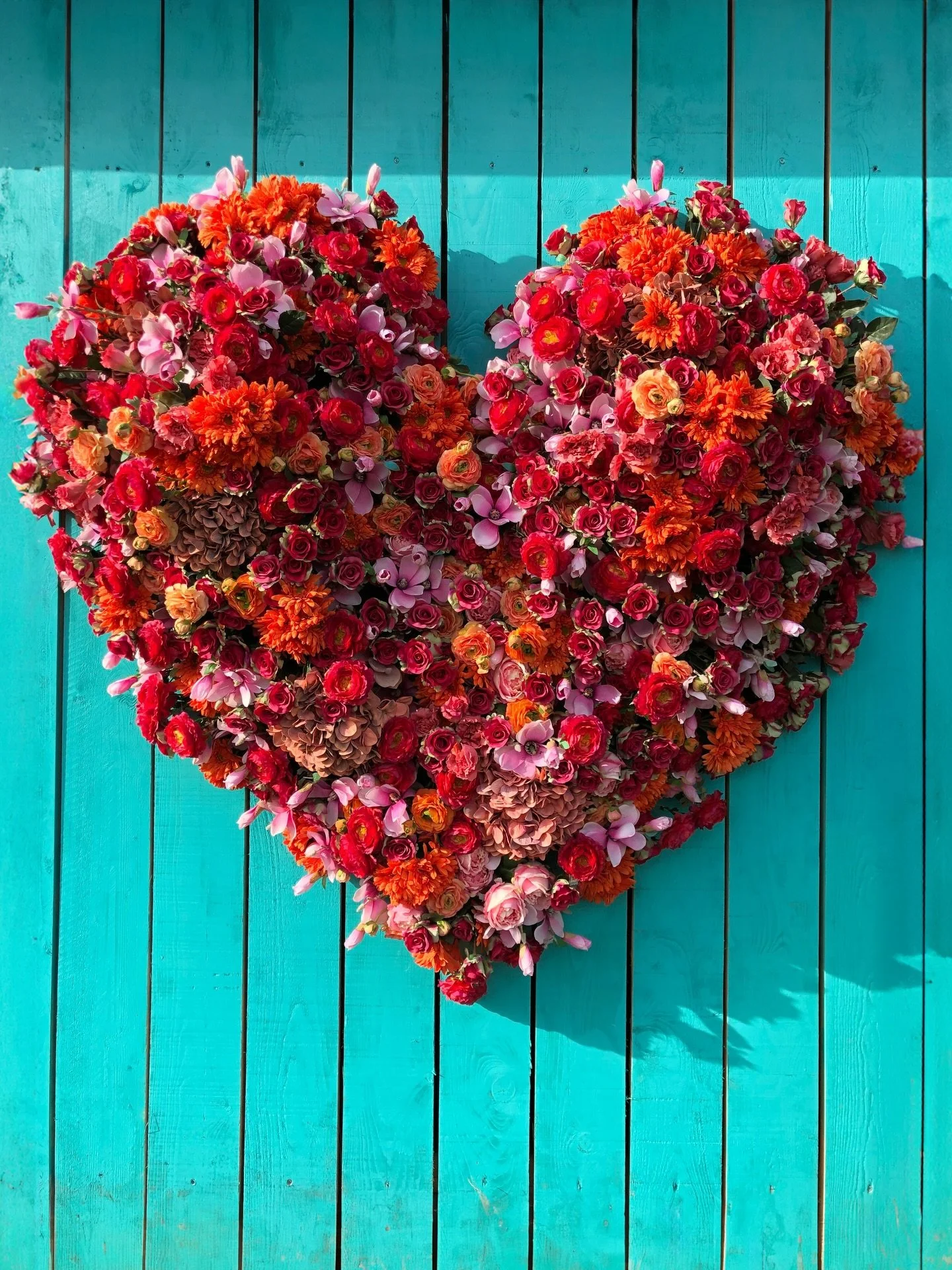 &hearts;️True Love is when both people think they&rsquo;re the lucky one! 🧡🩷 Happy Valentines Day! &hearts;️ We wish everyone a gorgeous day filled with love &amp; romance! Big congratulations to all the couples exchanging vows, getting engaged or 