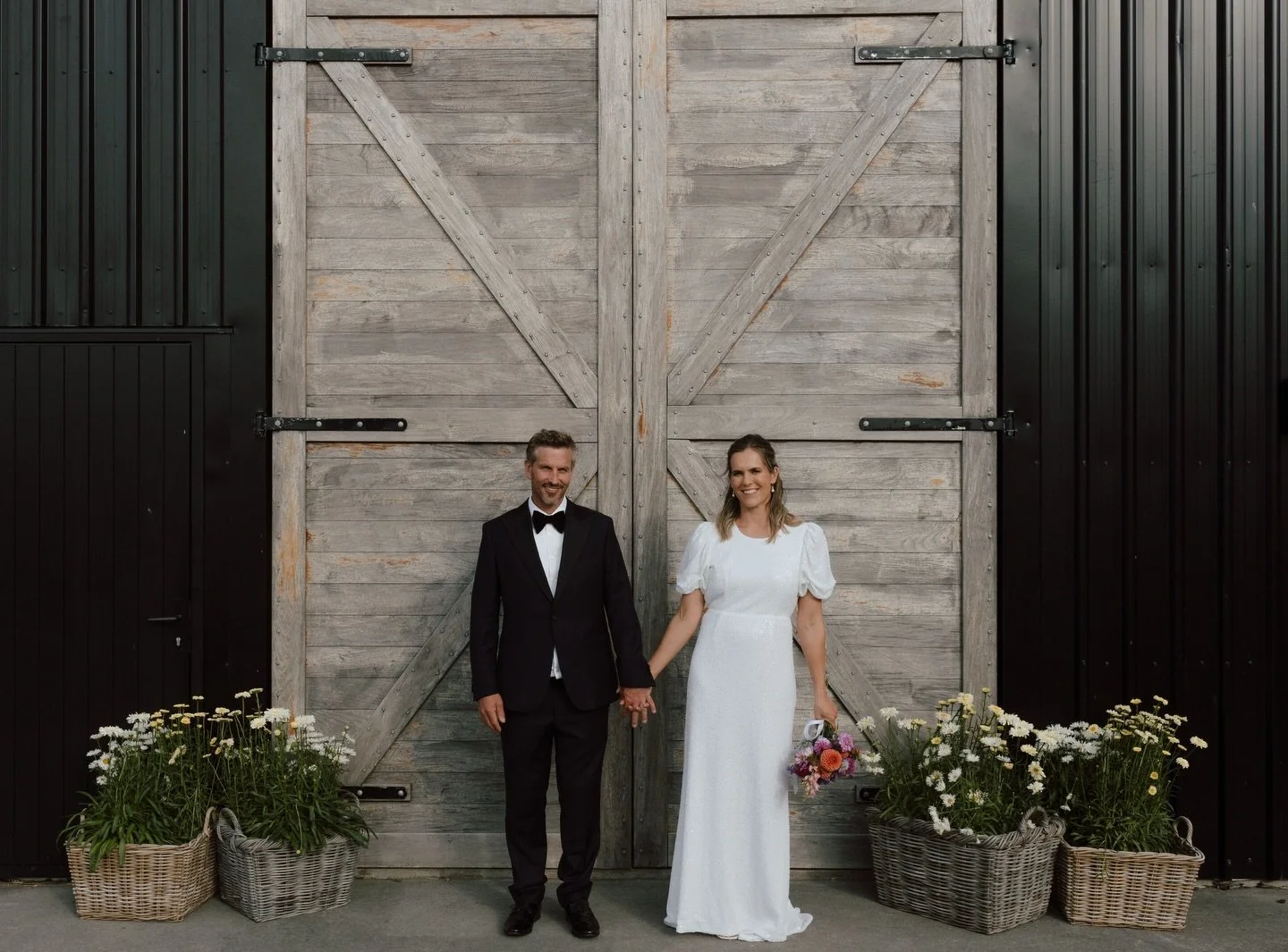 REAL LOVE 🤍NEW WEDDING FEATURE // Cath &amp; Thomas did things their way on their big day, proving that a wedding in your 40s is the ultimate celebration of the life you&rsquo;ve already built. High-energy music, a glowing sunset, and two little flo