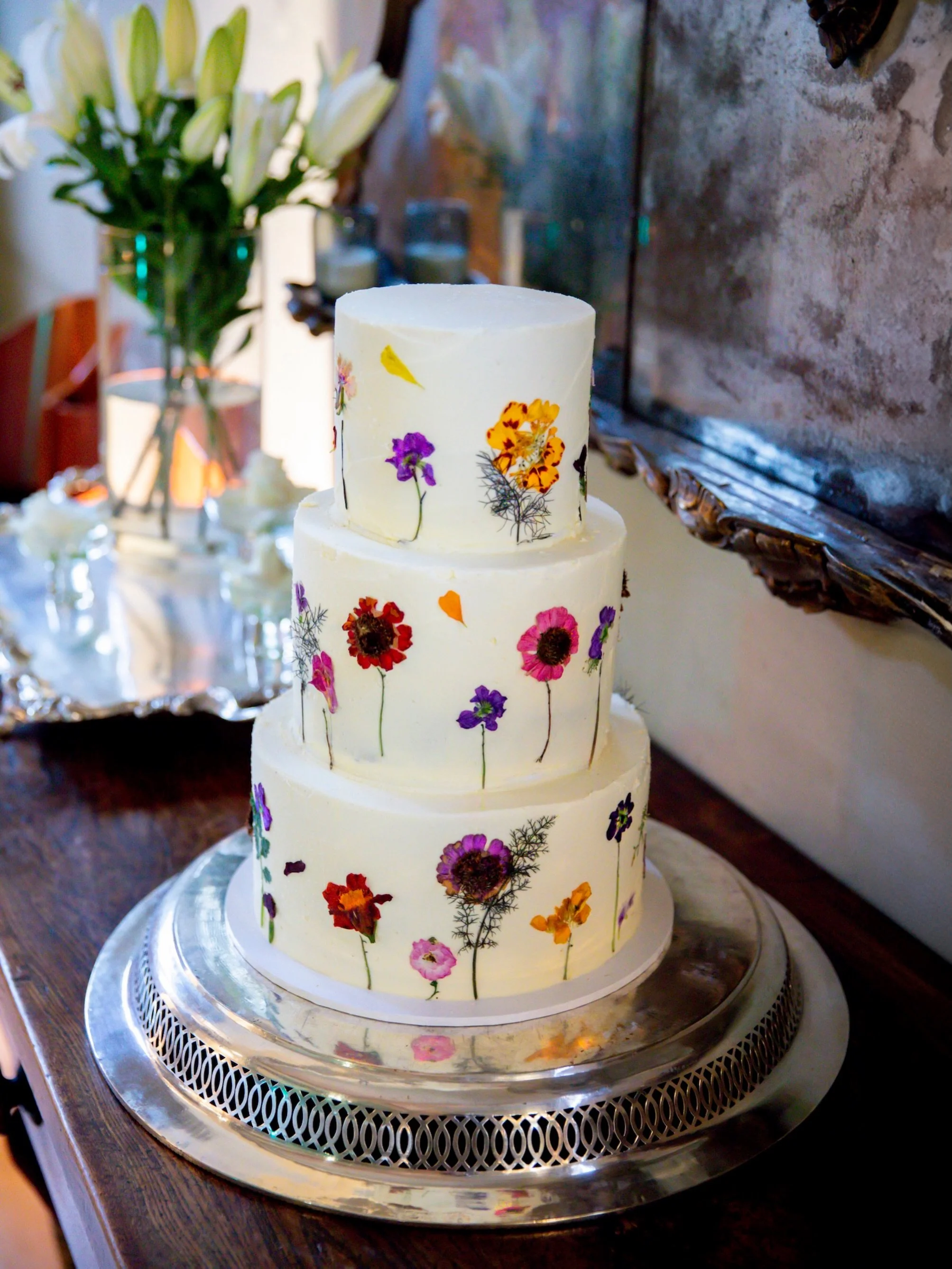 REAL LOVE 🌸 NEW WEDDING FEATURE // Our friend Missy of @missmelicious cakes created our wedding cake &mdash; and yes, people actually went back for seconds. 🍰🍰
See Roz &amp; Dan&rsquo;s vibrant wedding celebration feature 👉 www.brideandgroom.co.n