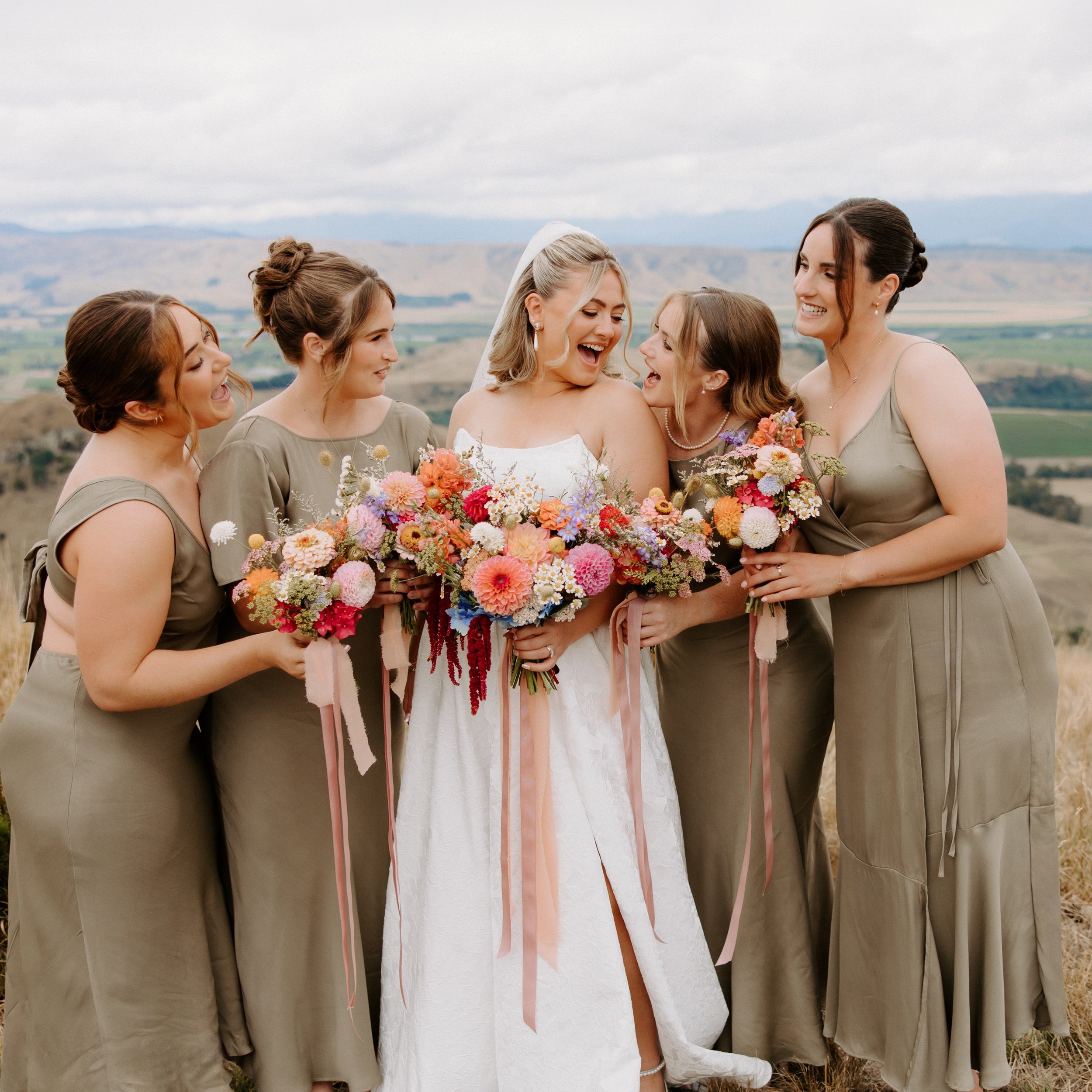 LOVE 🤍 NEW WEDDING FEATURE // Celebrating love with Kim and her beautiful bridesmaids. 💐
See more from Kim &amp; Kris&rsquo; gorgeous wedding on our website 👉 www.brideandgroom.co.nz/inspiration/kim-kris
📷 Beautifully captured by @kelsiteelingpho