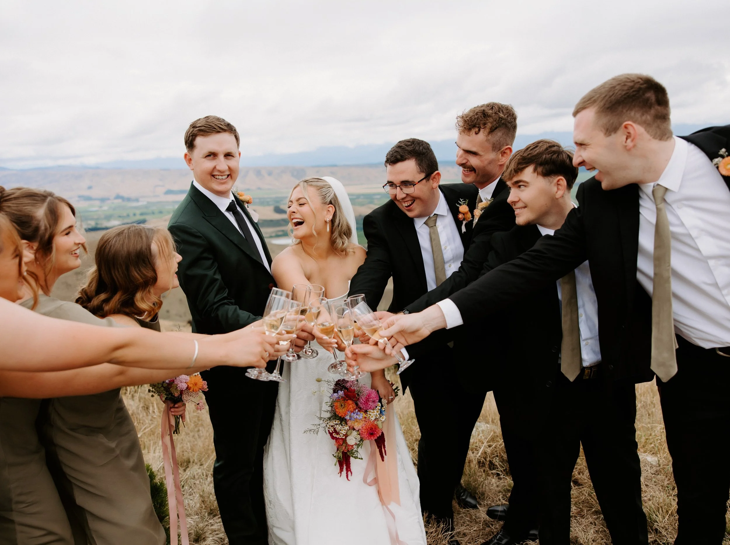 HELLO WEEKEND // Celebrate good times with Kim &amp; Kris 🥂💍🥂 Discover their romantic wedding in our inspiration gallery&hellip; 👉 www.brideandgroom.co.nz/inspiration/kim-kris
📷 Beautifully captured by @kelsiteelingphoto 
Bride&rsquo;s attire: @