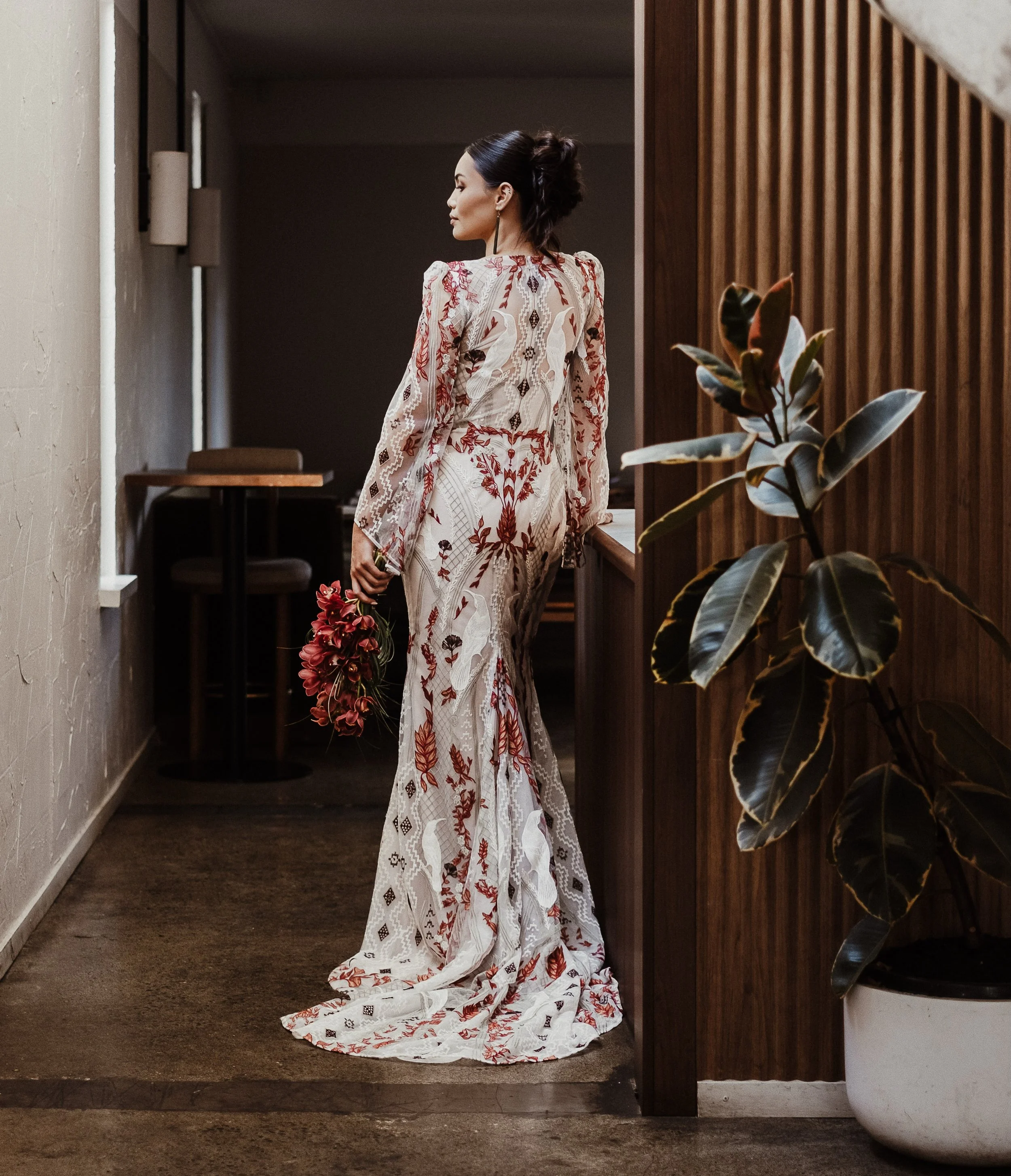 Mānawatia a Matariki 🌟💫✨ NEW FEATURE ✨ As Matariki rises, it invites us to pause, reflect, and celebrate new beginnings. Together with a collective of local creatives, @patina.photo.nz reimagined what a contemporary Matariki wedding looks like &mda
