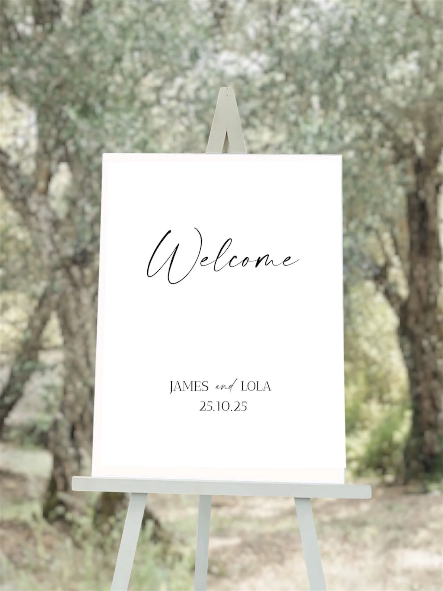 WIN // GIVEAWAY ALERT ✨ Your welcome sign is one of the very first things guests see on your wedding day, and a beautiful custom design from @inkberry_calligraphy is the perfect way to set the tone. Elegant, timeless and beautifully crafted, it will 